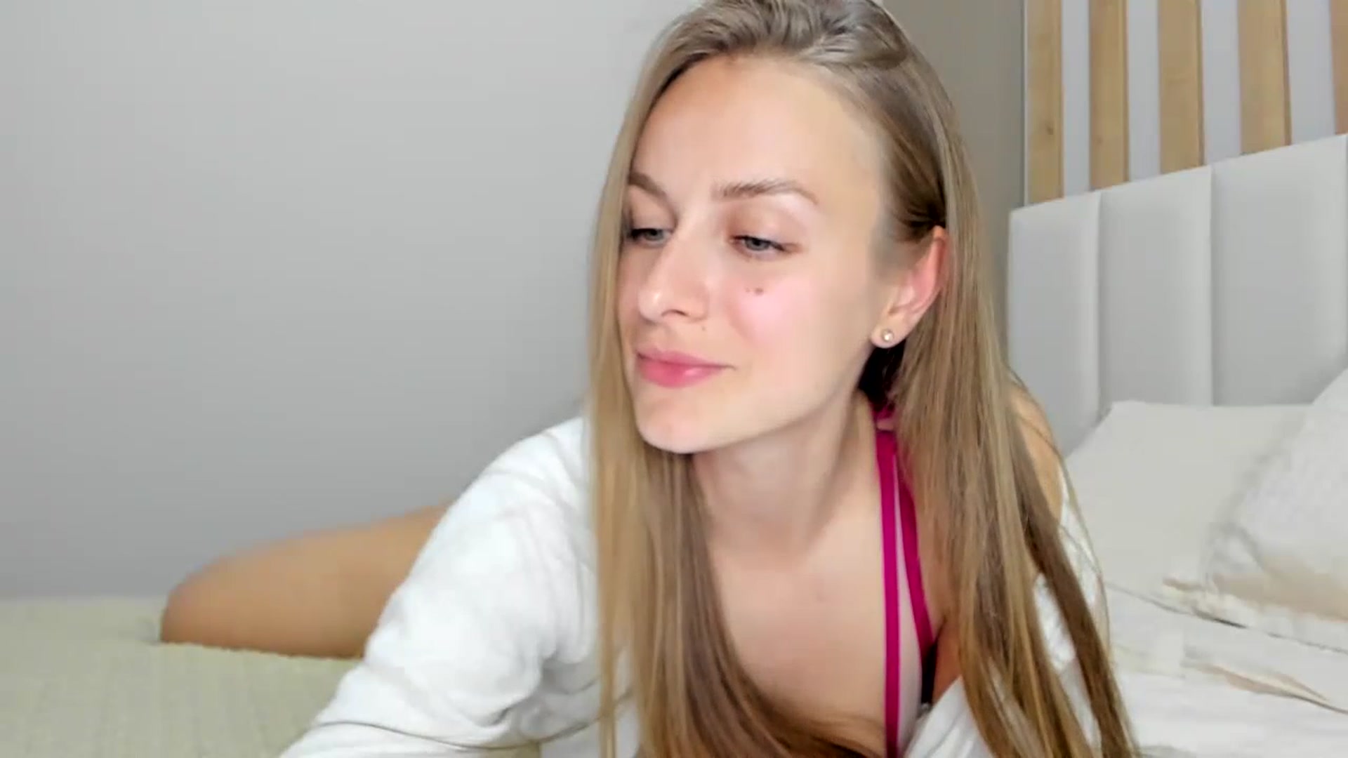Gallery image thumbnail from regular_girl's myfreecams stream on, 05/19/2023, 18:09 image 19 of 20