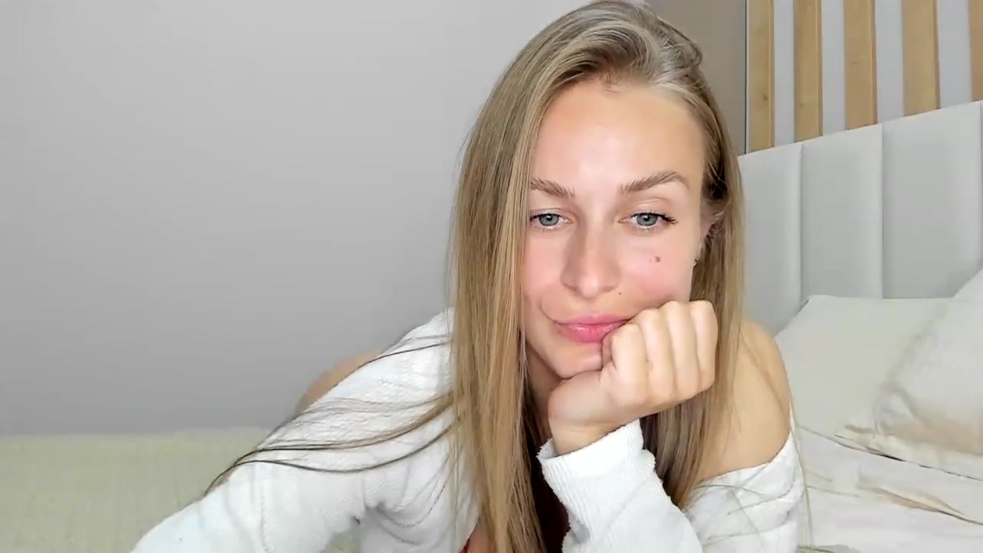 Gallery image thumbnail from regular_girl's myfreecams stream on, 05/19/2023, 18:09 image 17 of 20