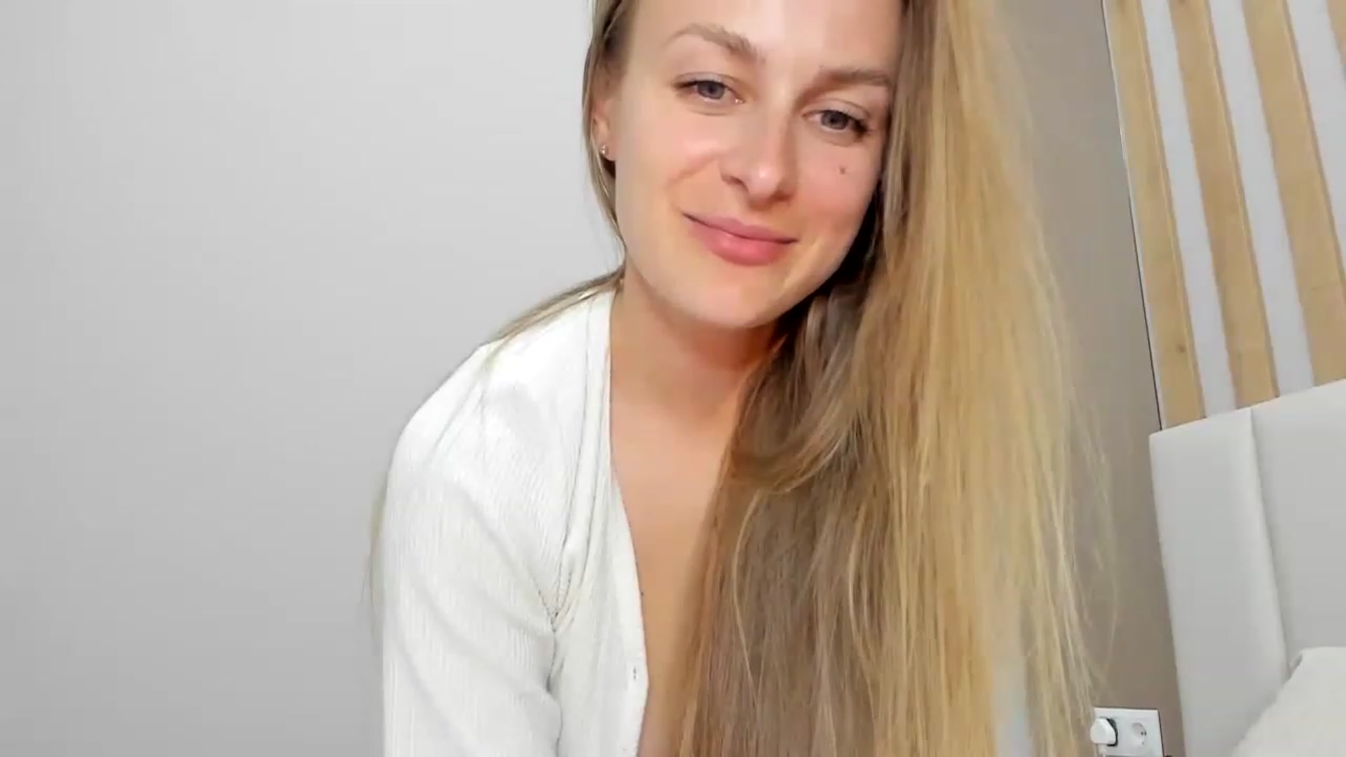 Gallery image thumbnail from regular_girl's myfreecams stream on, 05/19/2023, 18:09 image 8 of 20