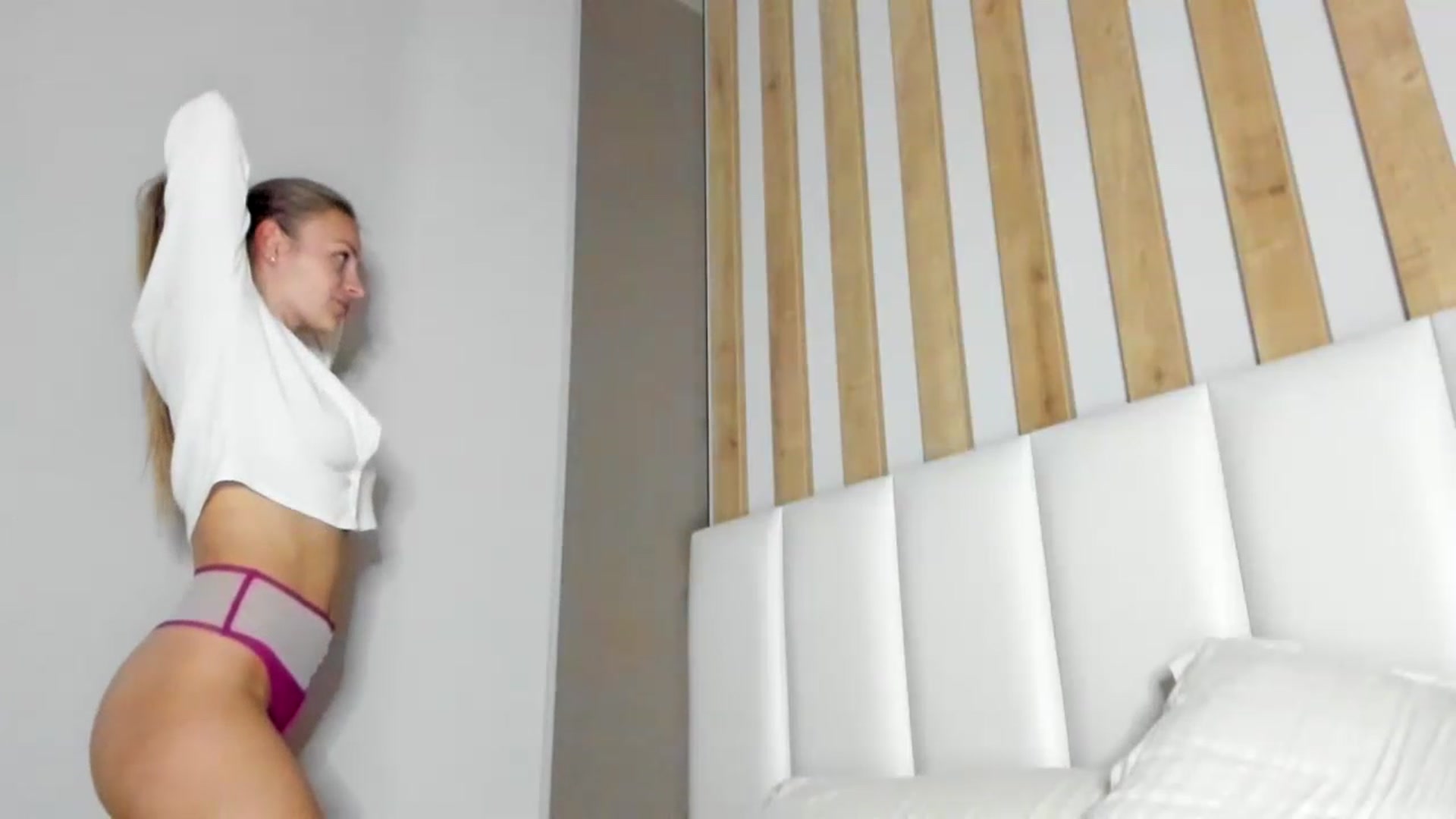 Gallery image thumbnail from regular_girl's myfreecams stream on, 05/19/2023, 19:24 image 14 of 20