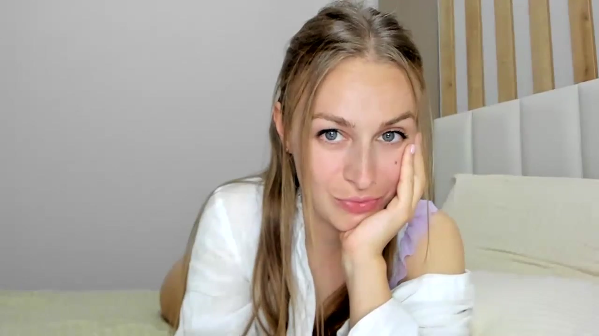 Gallery image thumbnail from regular_girl's myfreecams stream on, 05/21/2023, 18:07 image 19 of 20