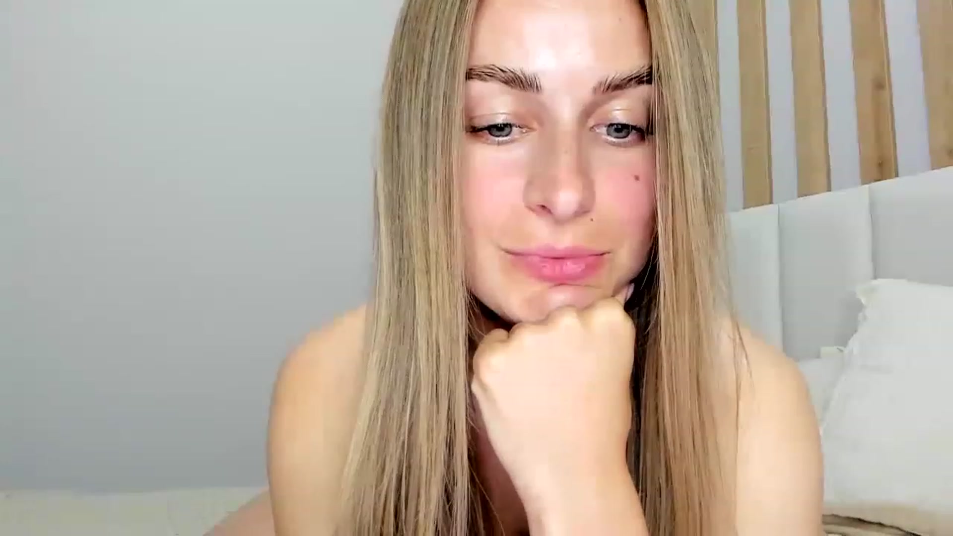 Gallery image thumbnail from regular_girl's myfreecams stream on, 05/25/2023, 18:16 image 4 of 20
