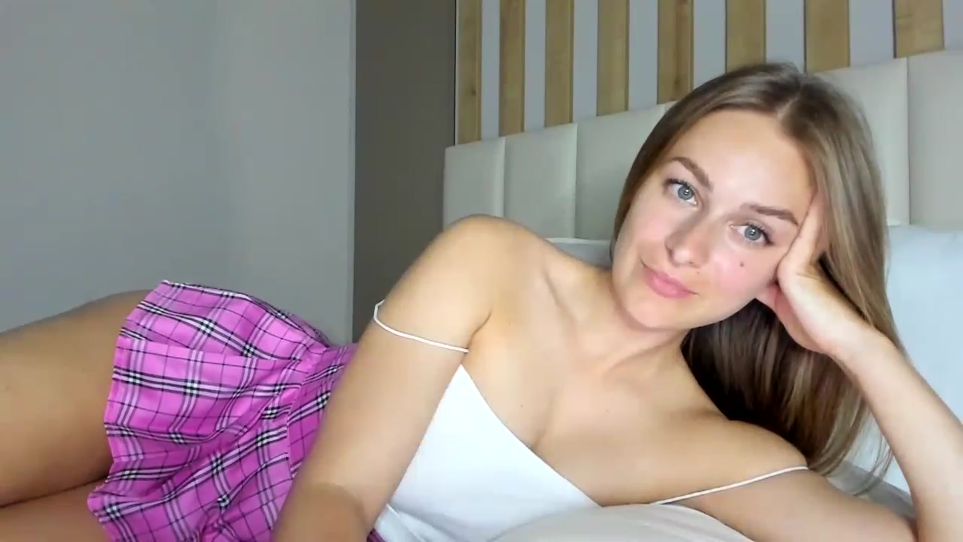 Gallery image thumbnail from regular_girl's myfreecams stream on, 06/03/2023, 20:27 image 9 of 20