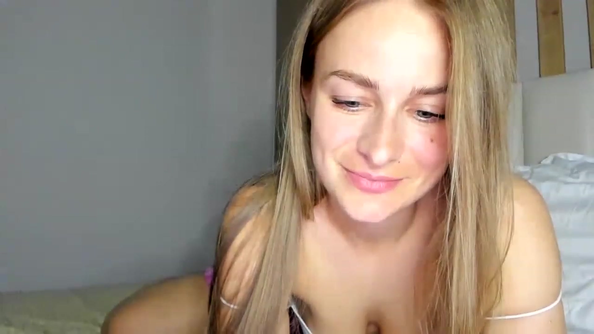Gallery image thumbnail from regular_girl's myfreecams stream on, 06/03/2023, 20:27 image 20 of 20