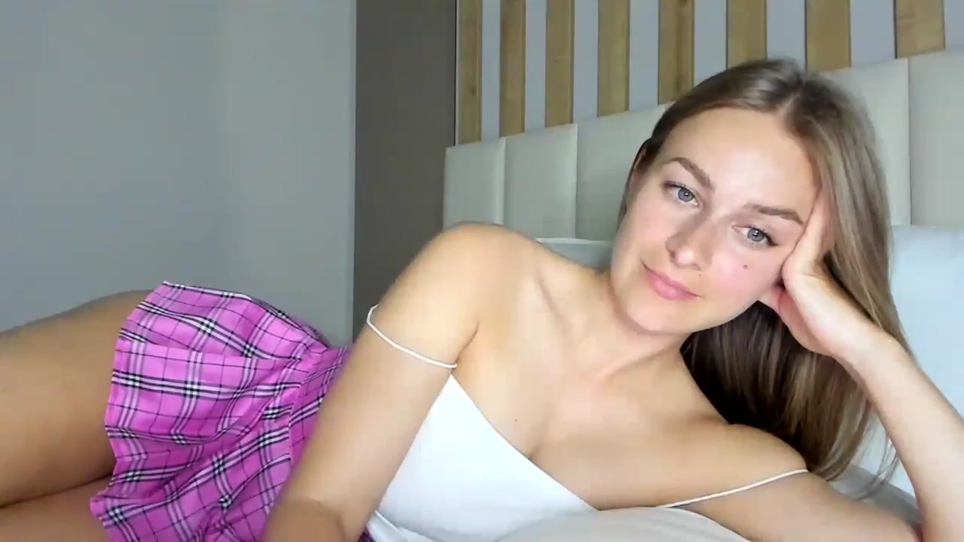 Gallery image thumbnail from regular_girl's myfreecams stream on, 06/03/2023, 20:27 image 13 of 20