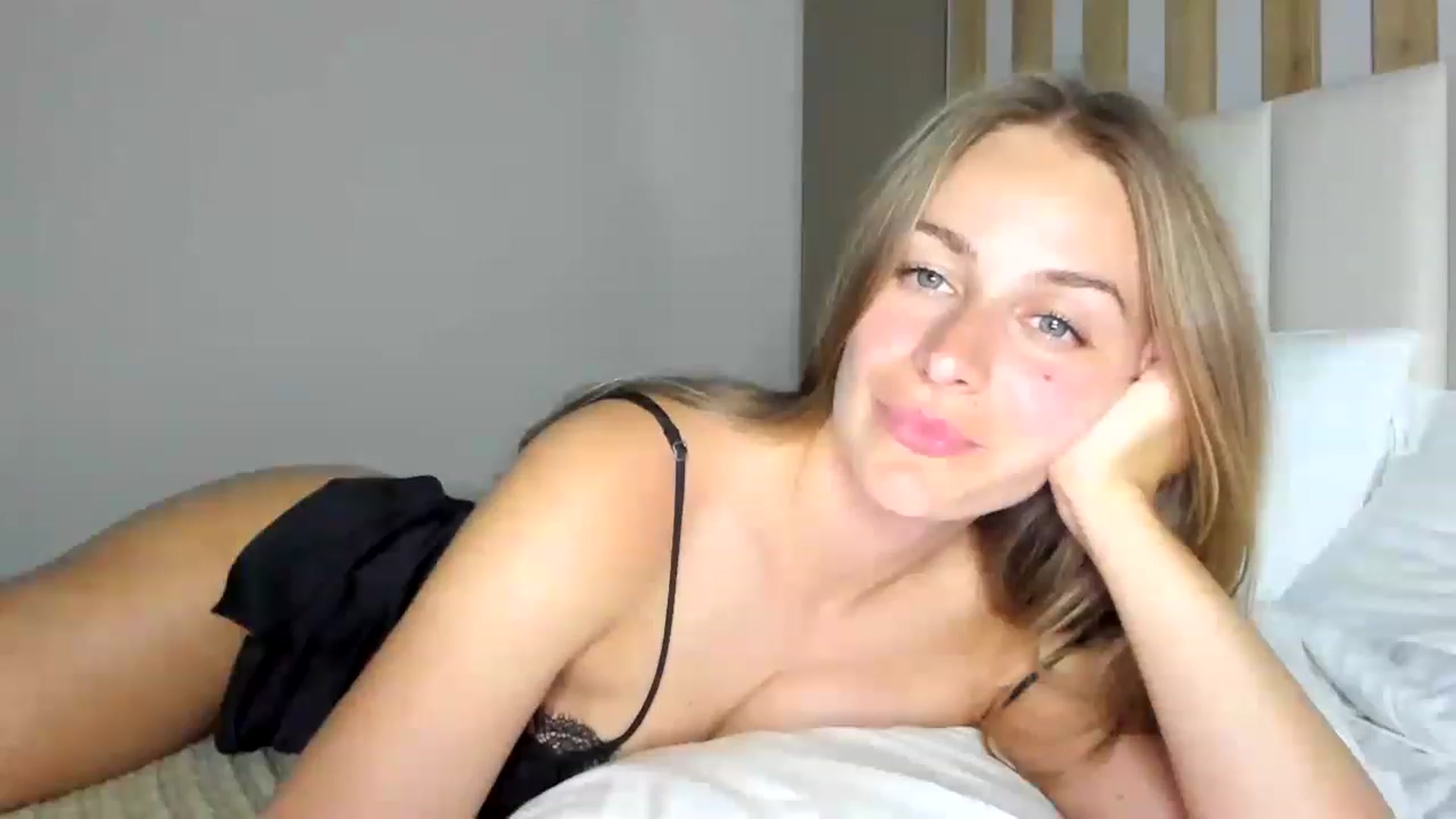 Gallery image thumbnail from regular_girl's myfreecams stream on, 06/13/2023, 21:19 image 6 of 20