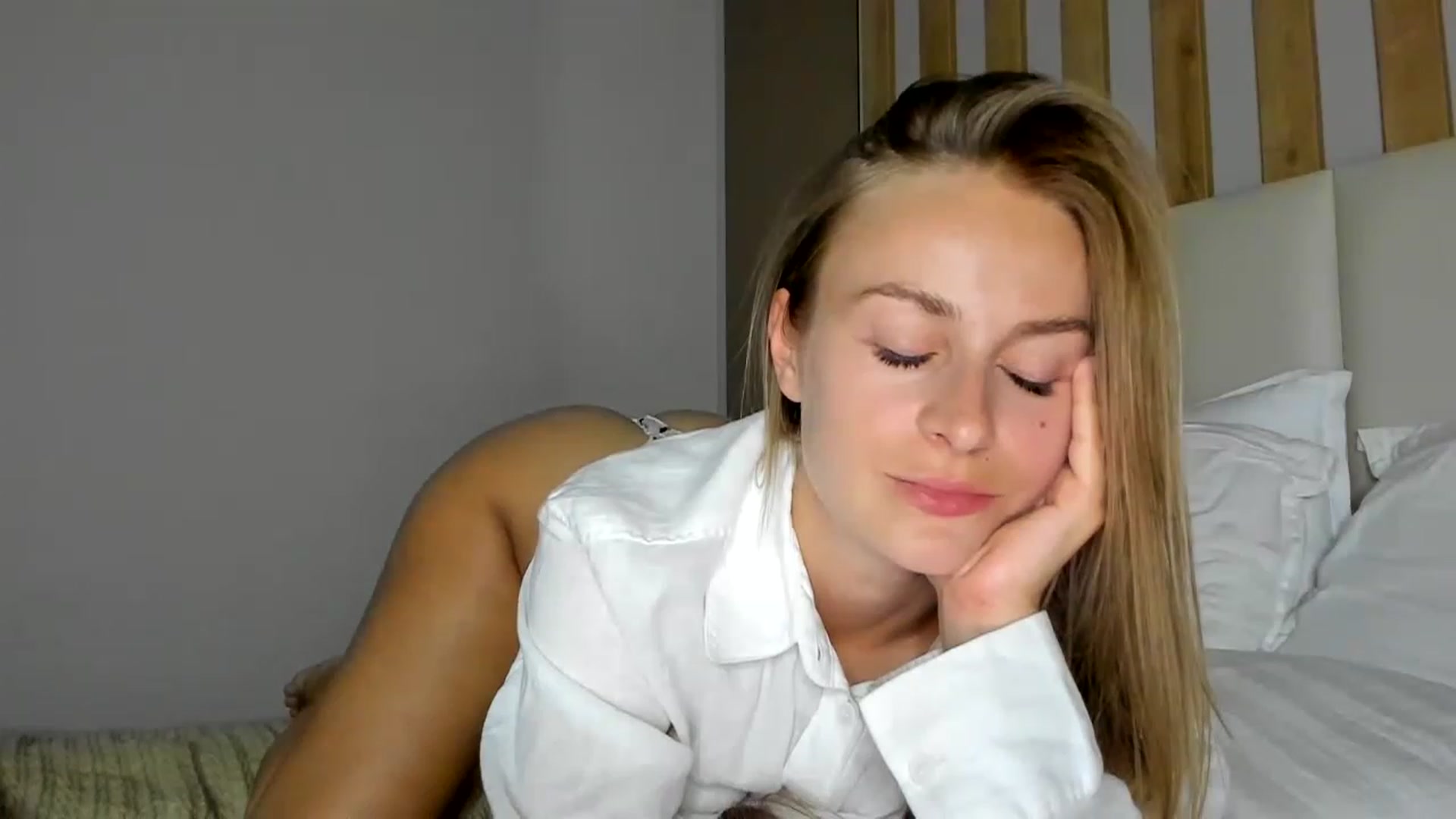 Gallery image thumbnail from regular_girl's myfreecams stream on, 06/24/2023, 18:20 image 6 of 20