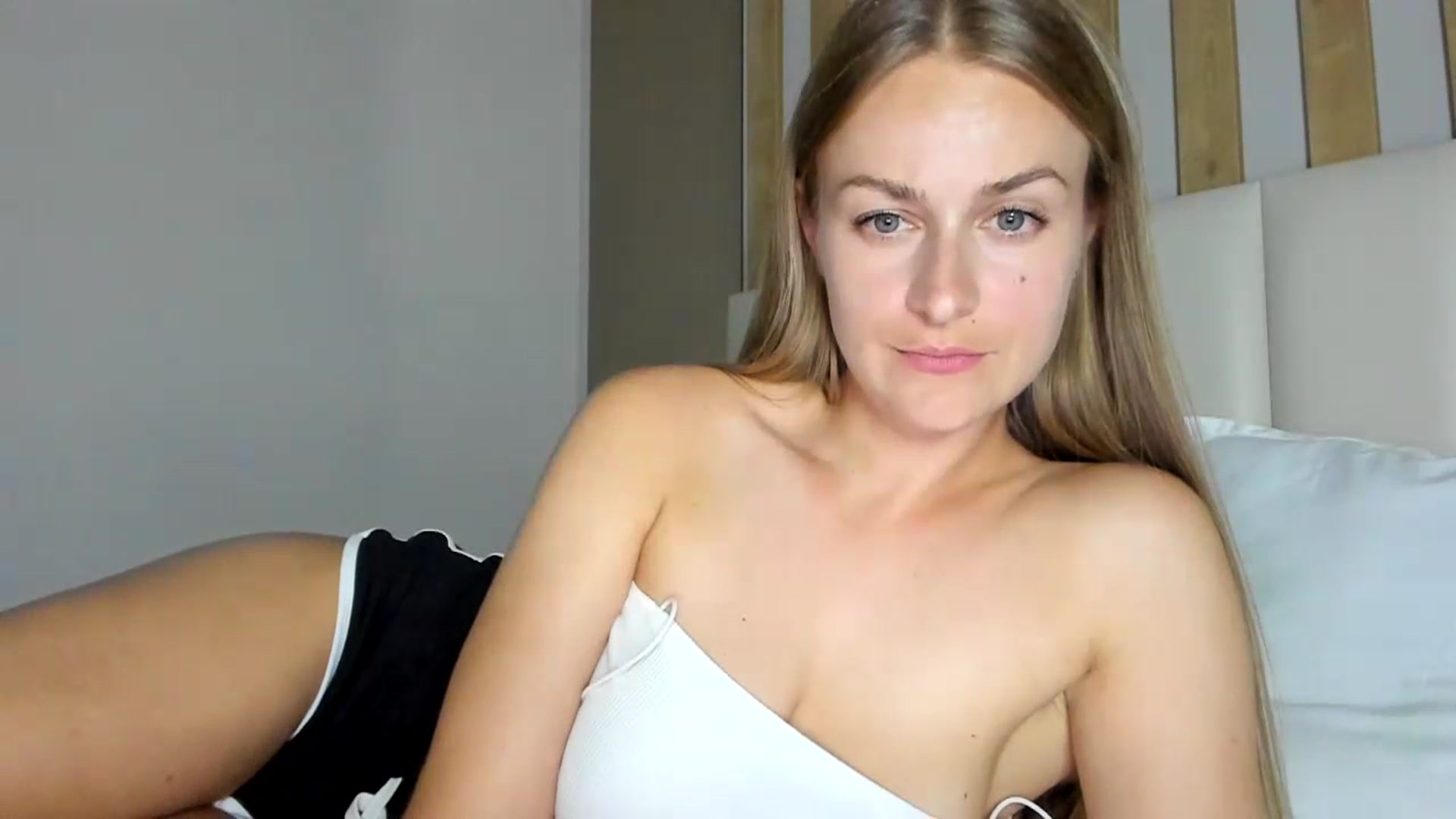 Gallery image thumbnail from regular_girl's myfreecams stream on, 06/30/2023, 18:34 image 5 of 20