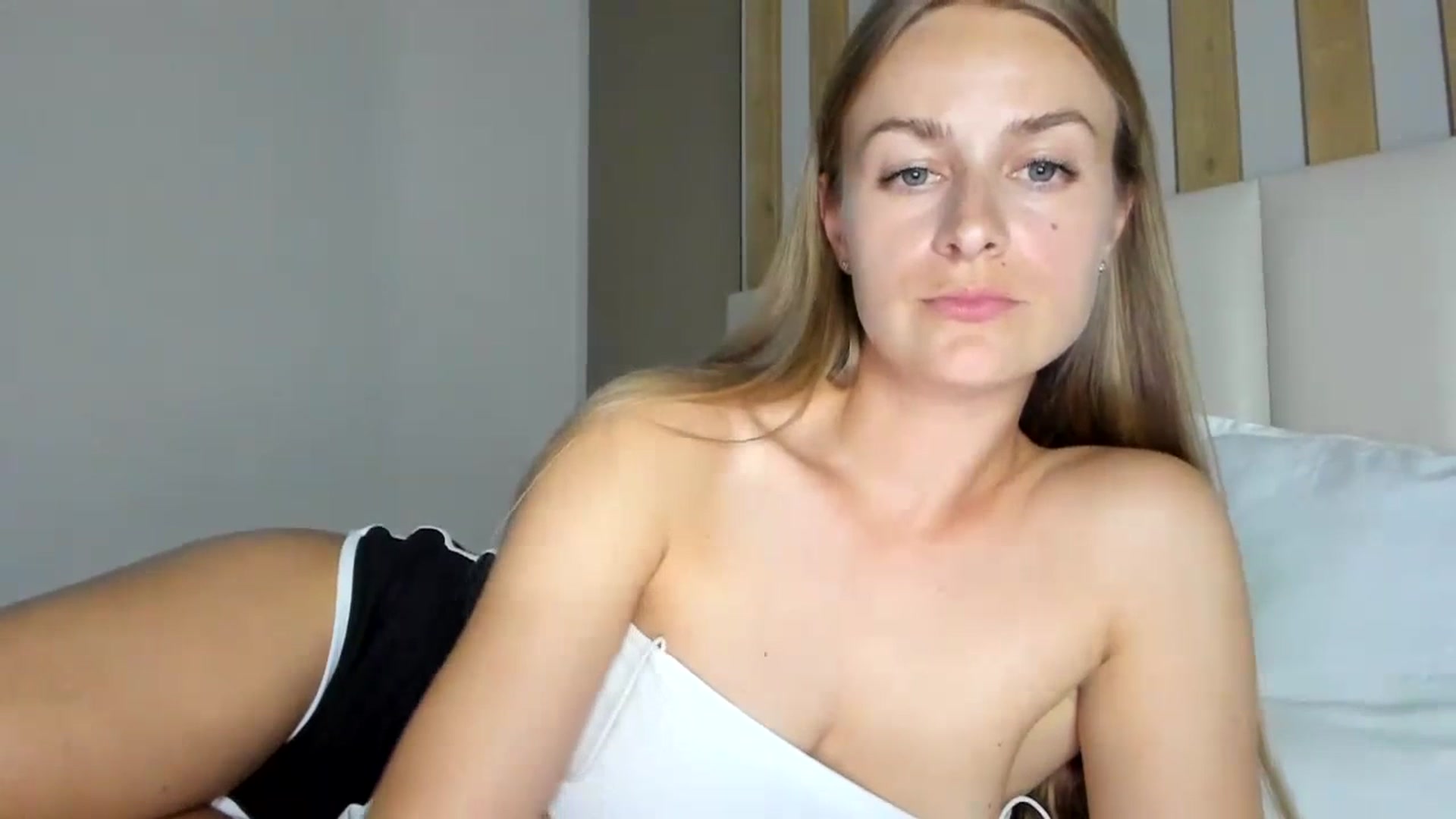 Gallery image thumbnail from regular_girl's myfreecams stream on, 06/30/2023, 18:34 image 3 of 20