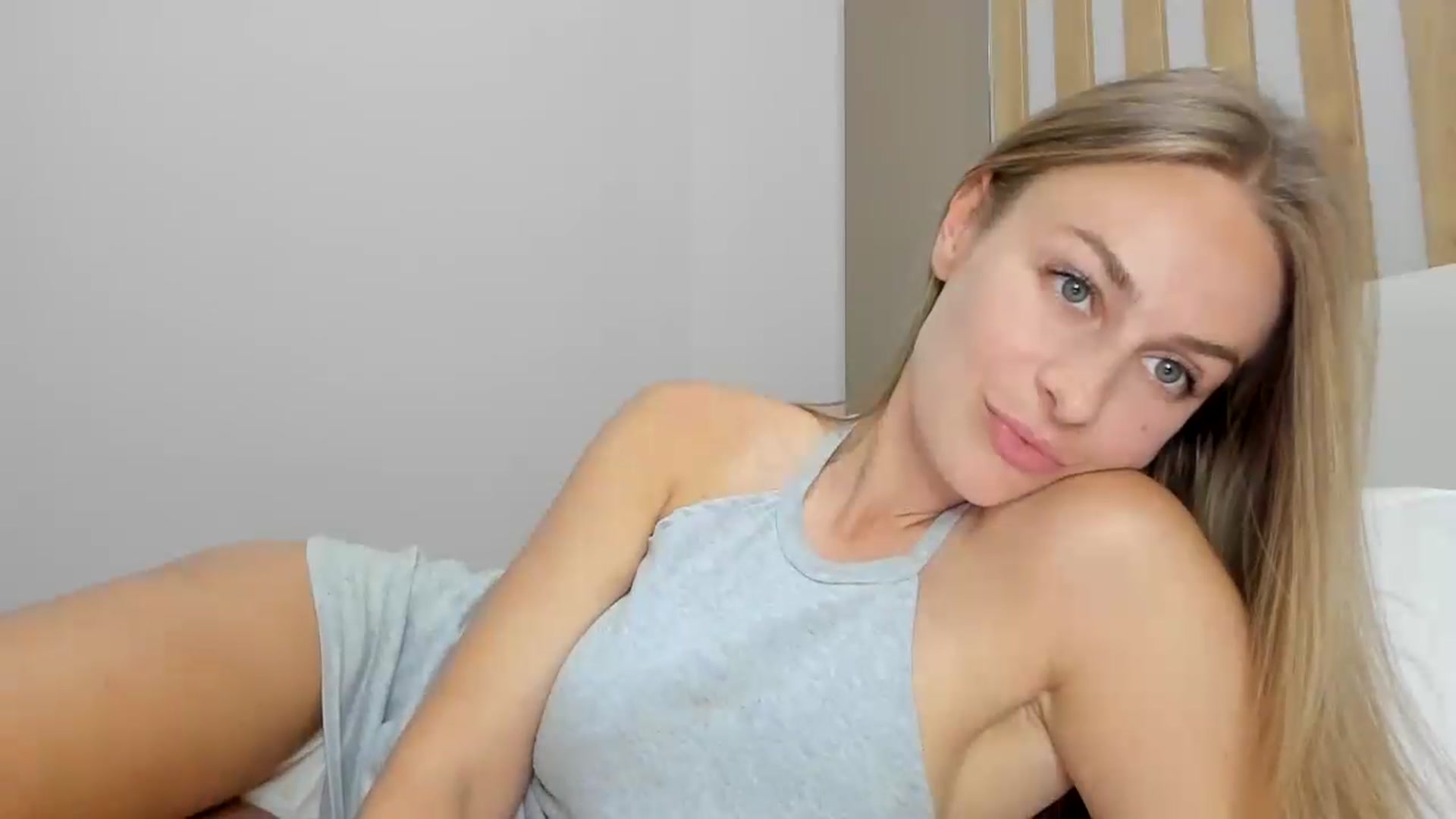 Gallery image thumbnail from regular_girl's myfreecams stream on, 07/06/2023, 16:33 image 11 of 20