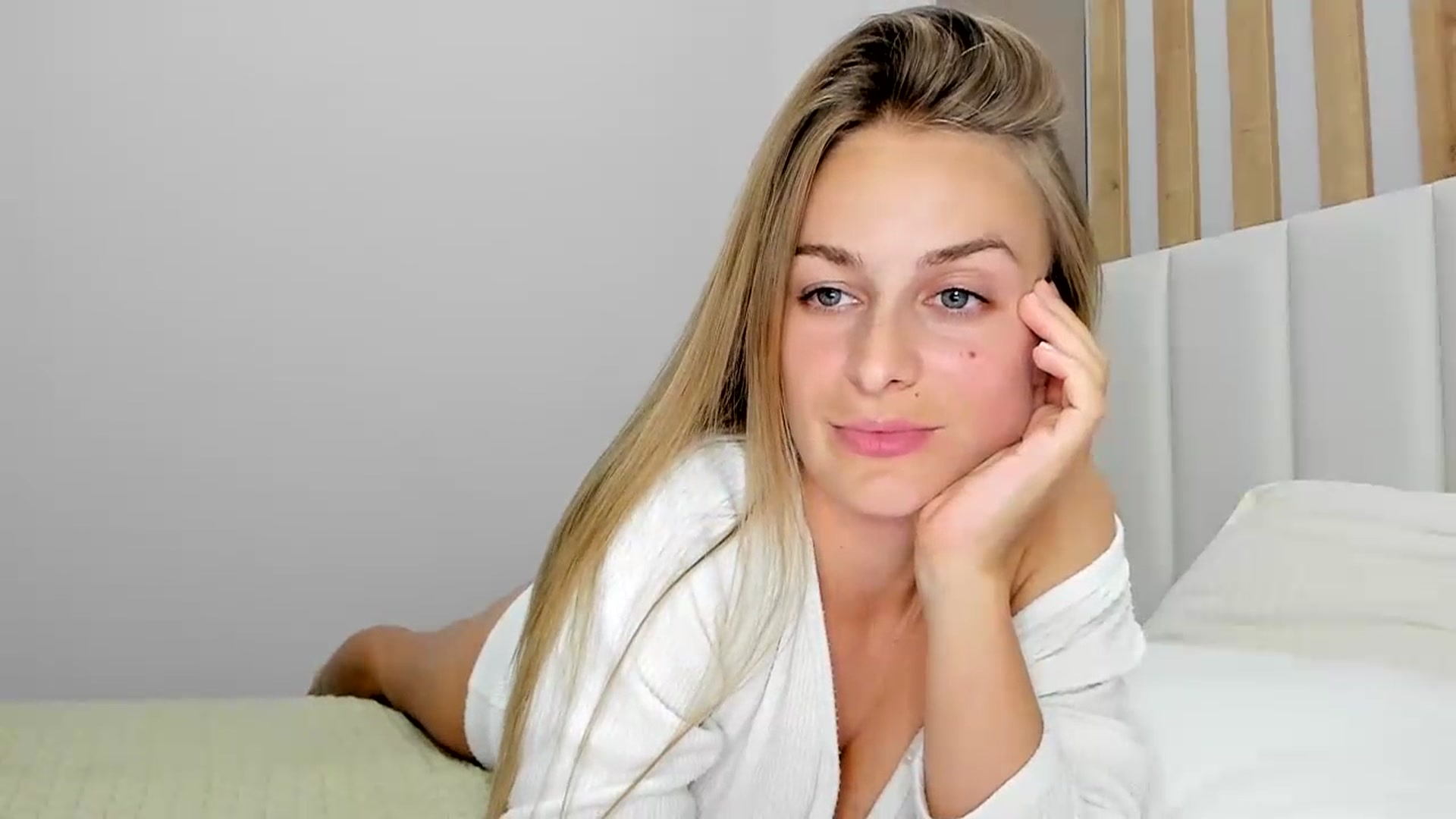 Gallery image thumbnail from regular_girl's myfreecams stream on, 07/09/2023, 17:22 image 14 of 20