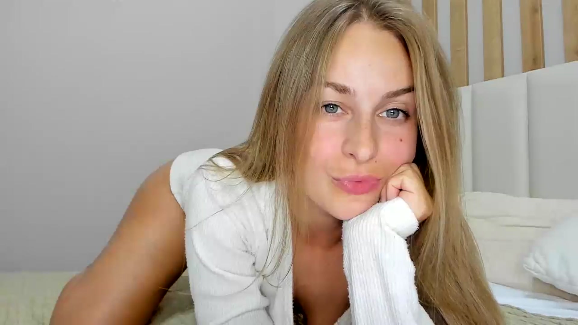 Gallery image thumbnail from regular_girl's myfreecams stream on, 07/09/2023, 17:56 image 8 of 20