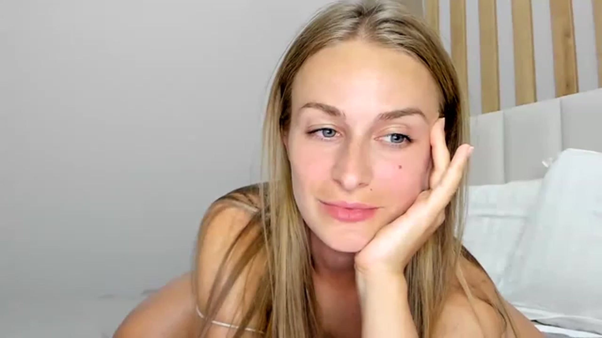 Gallery image thumbnail from regular_girl's myfreecams stream on, 07/19/2023, 17:51 image 17 of 20