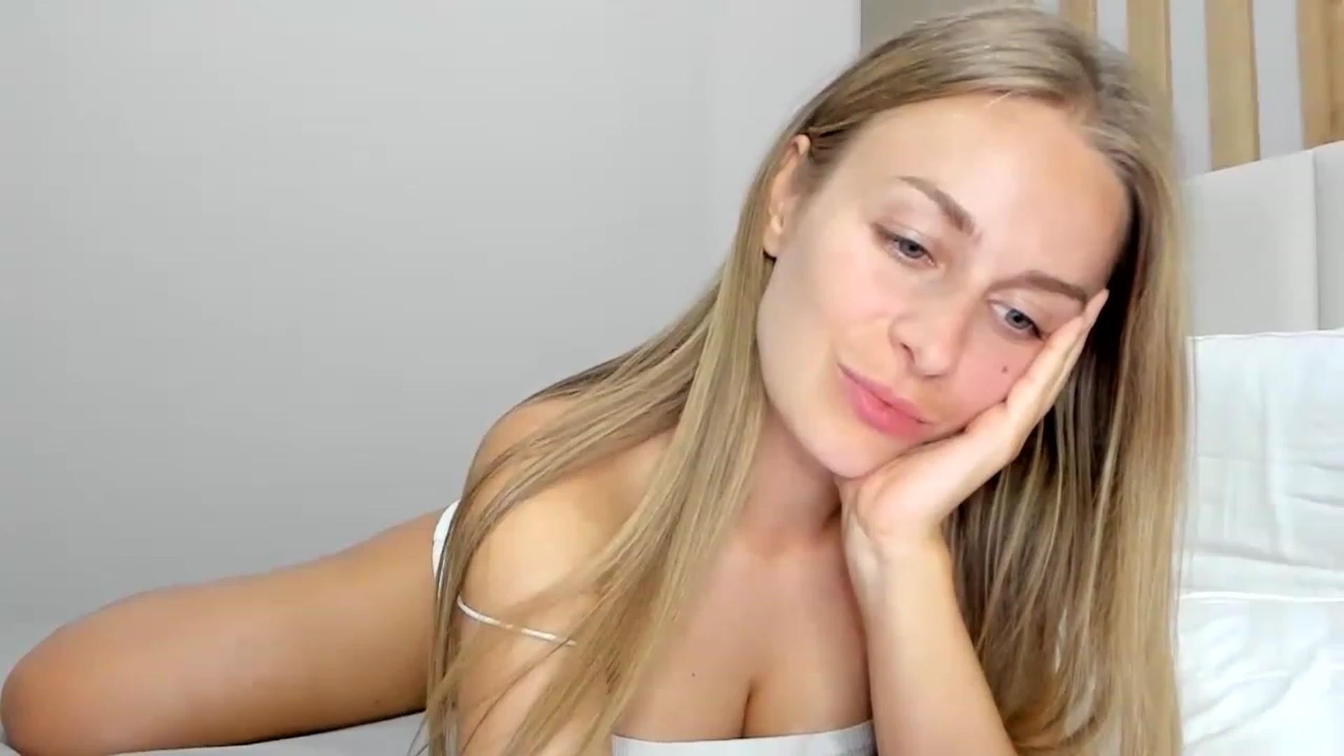 Gallery image thumbnail from regular_girl's myfreecams stream on, 07/19/2023, 18:59 image 9 of 20