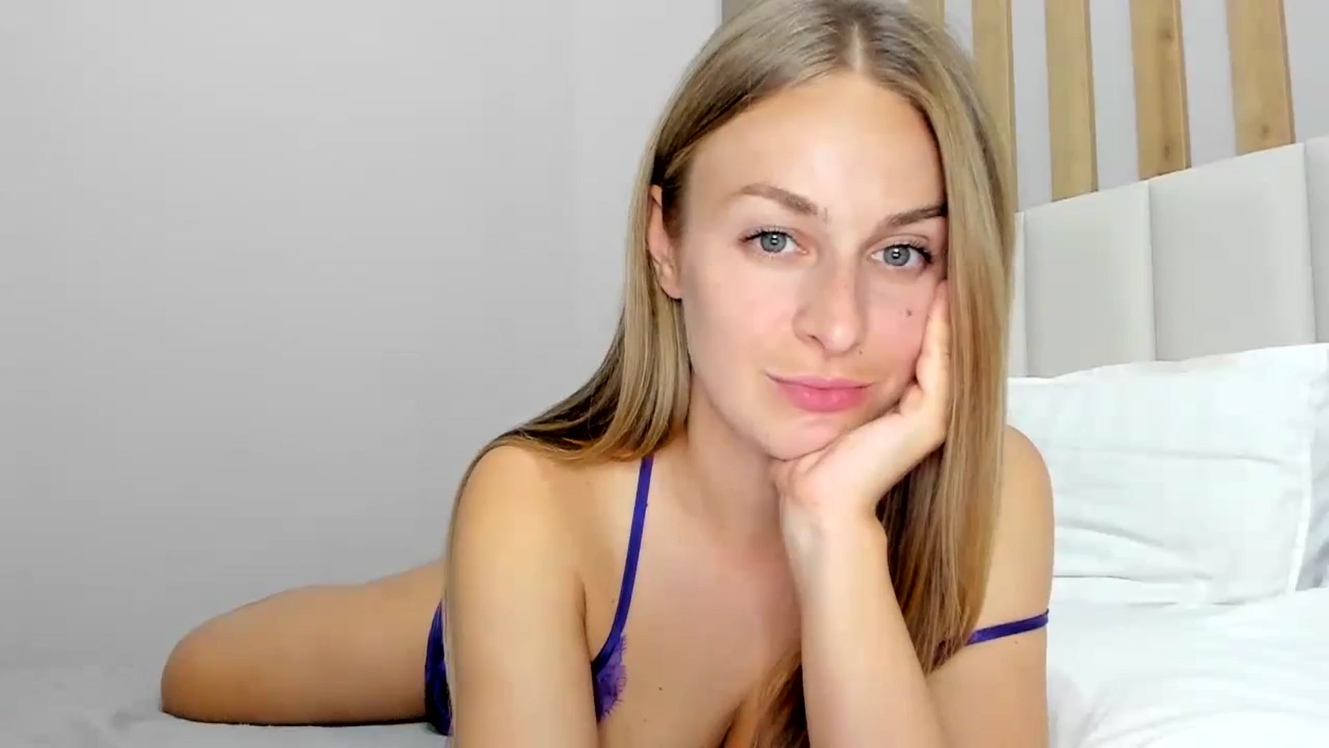 Gallery image thumbnail from regular_girl's myfreecams stream on, 07/22/2023, 19:15 image 4 of 20