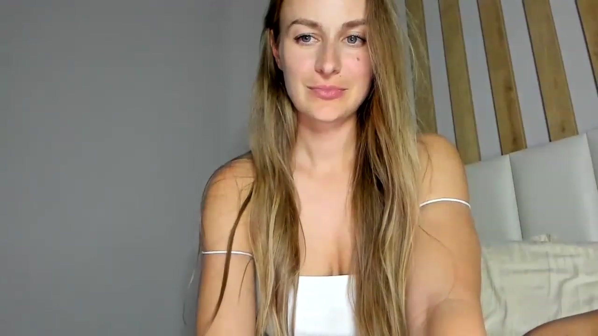 Gallery image thumbnail from regular_girl's myfreecams stream on, 08/05/2023, 21:02 image 6 of 20