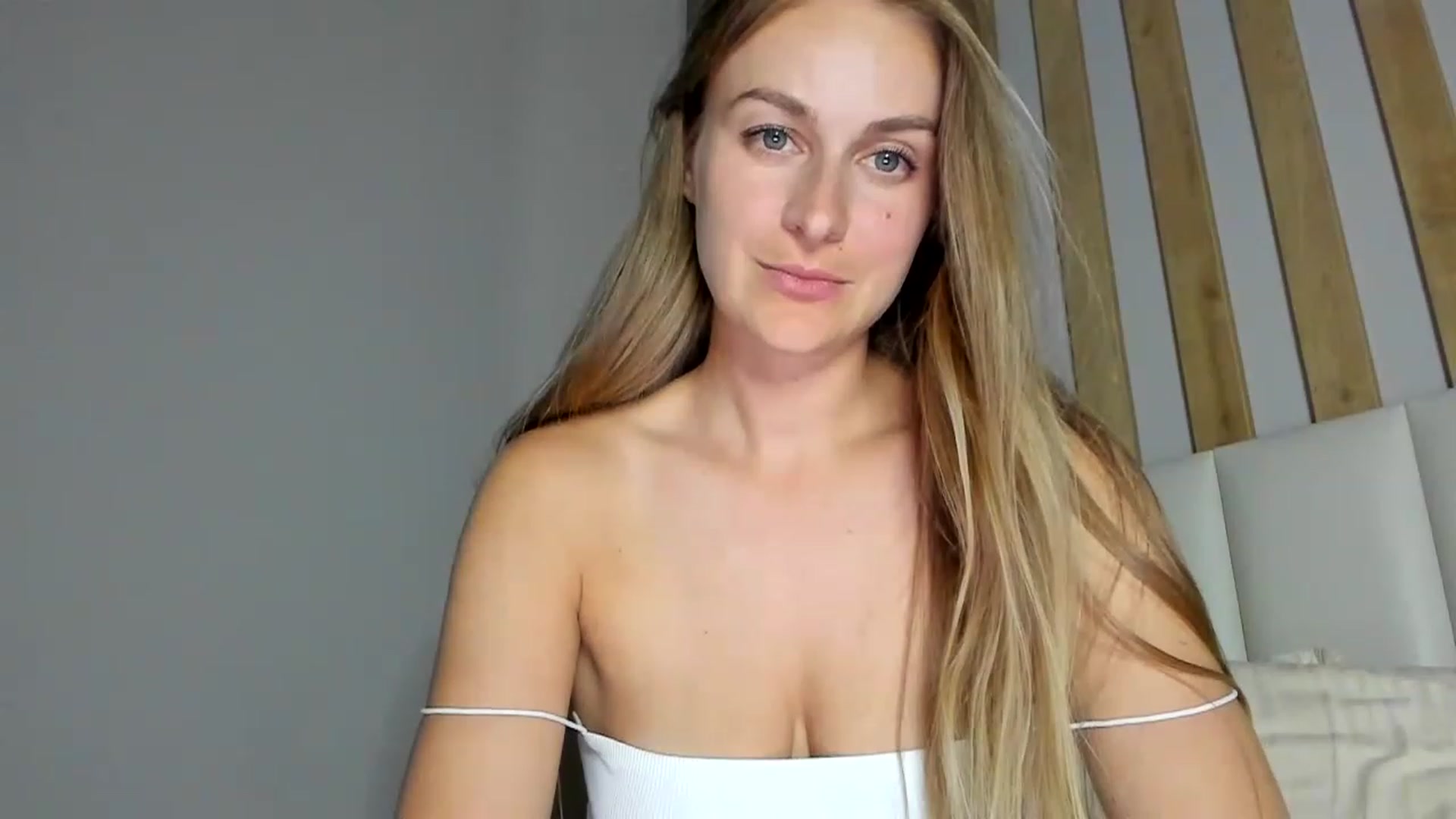 Gallery image thumbnail from regular_girl's myfreecams stream on, 08/05/2023, 21:02 image 17 of 20
