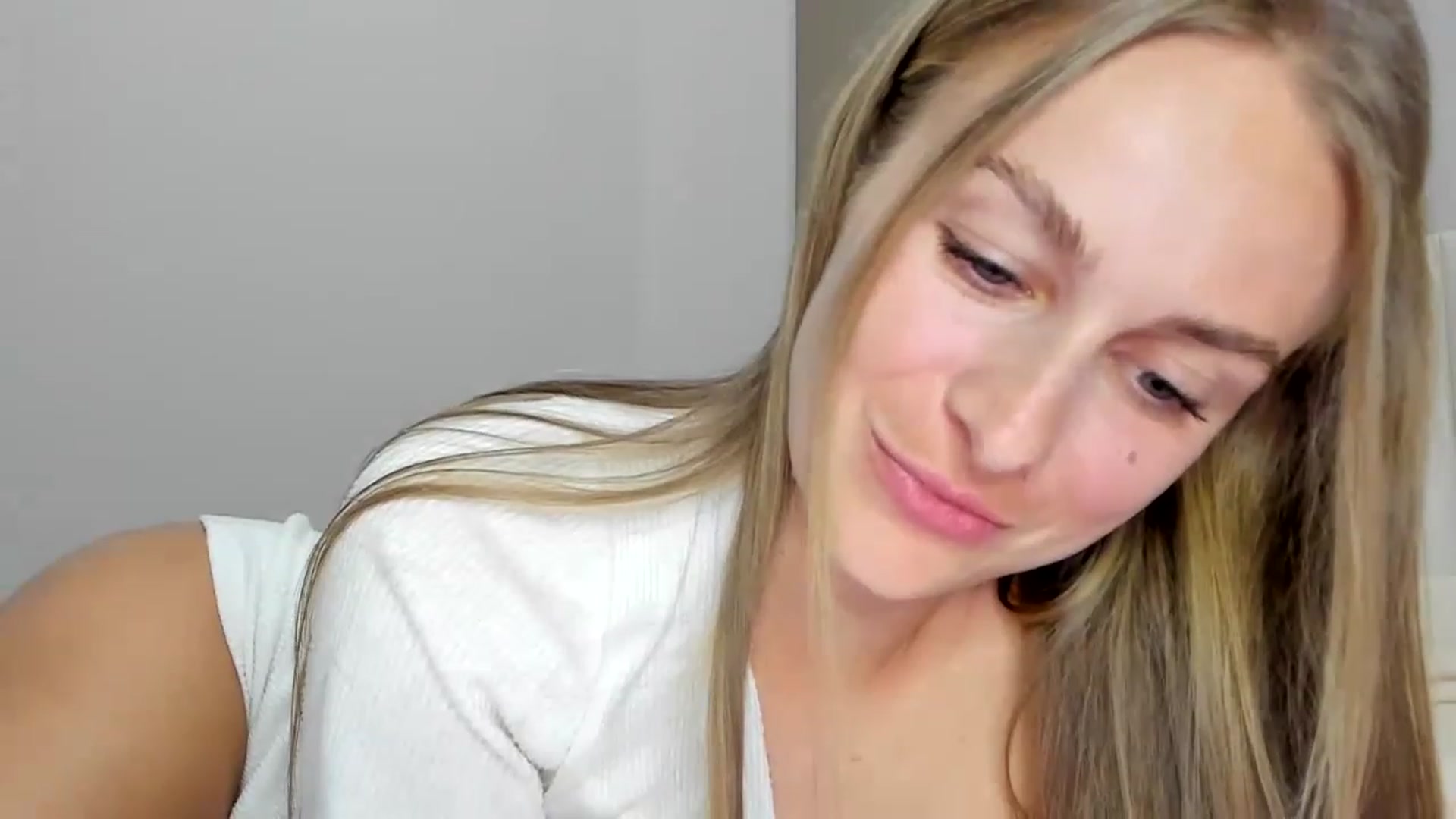 Gallery image thumbnail from regular_girl's myfreecams stream on, 08/14/2023, 18:25 image 11 of 20