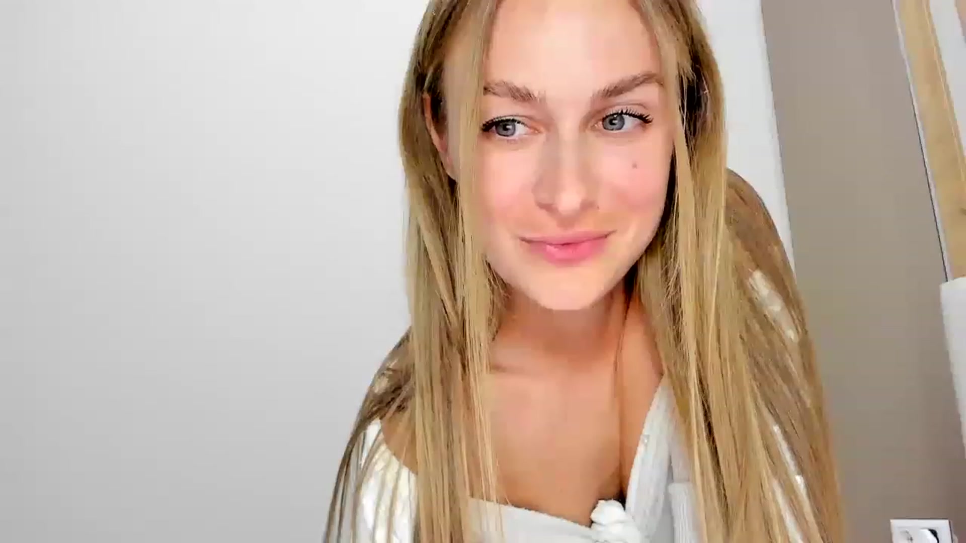 Gallery image thumbnail from regular_girl's myfreecams stream on, 08/14/2023, 18:25 image 7 of 20