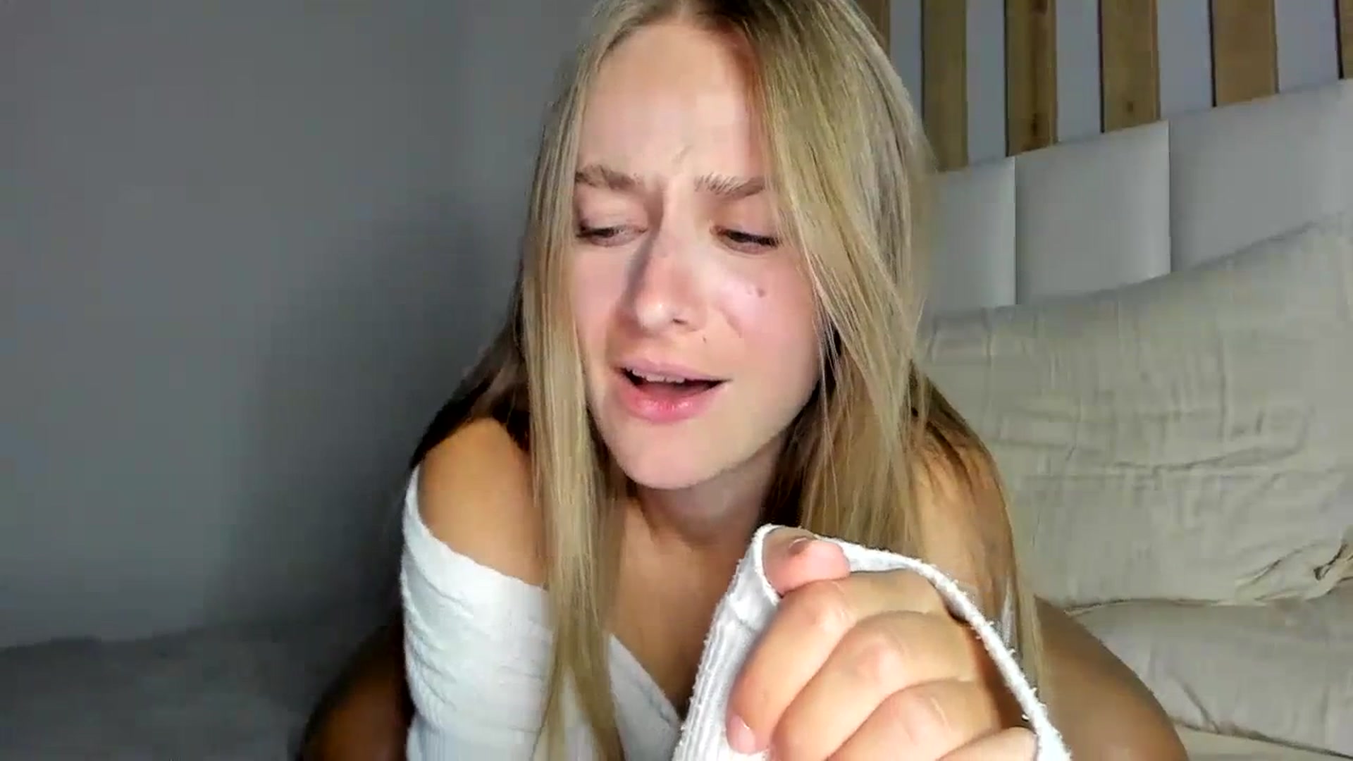 Gallery image thumbnail from regular_girl's myfreecams stream on, 08/14/2023, 19:24 image 18 of 20