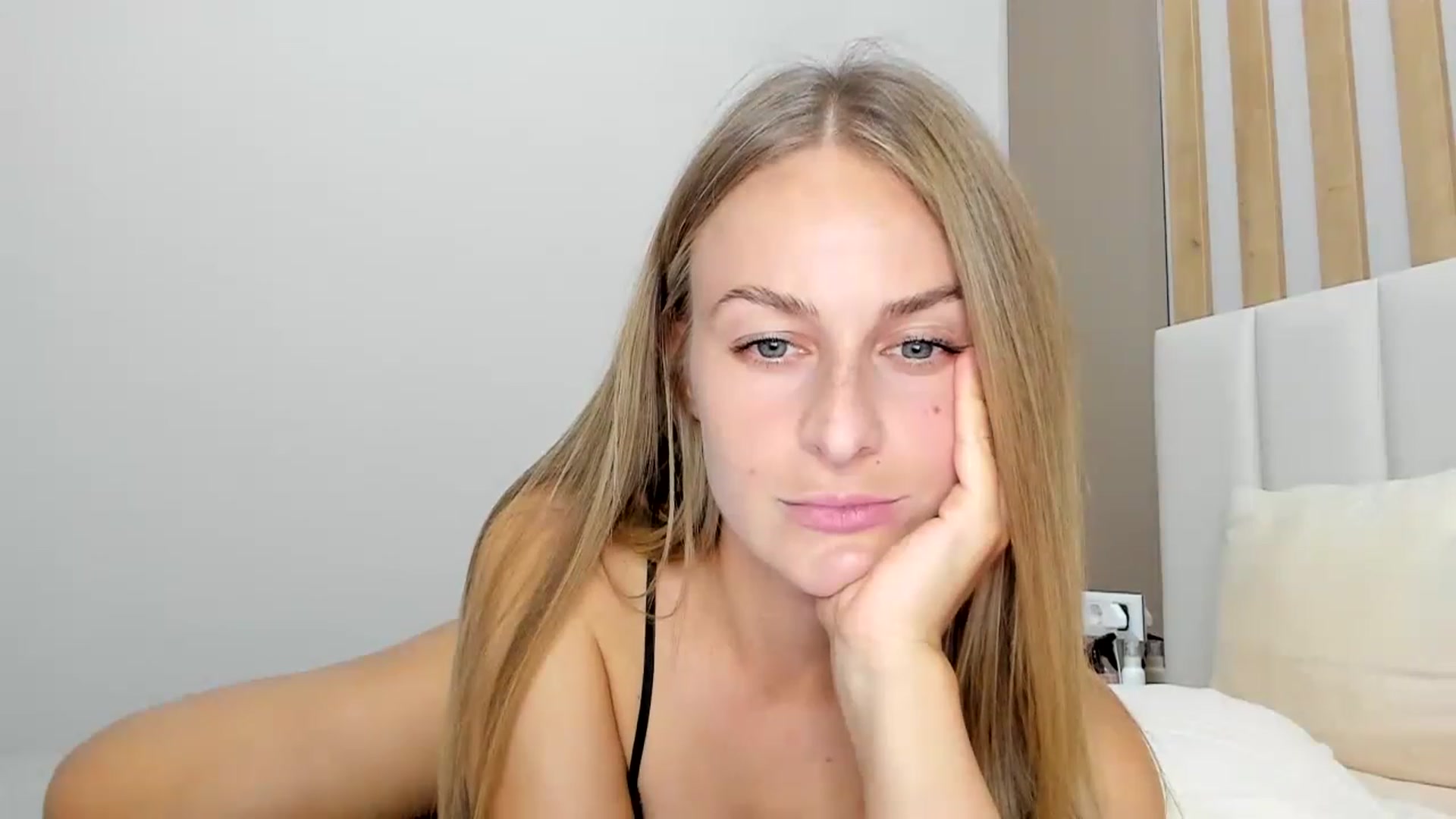 Gallery image thumbnail from regular_girl's myfreecams stream on, 08/19/2023, 17:46 image 5 of 20