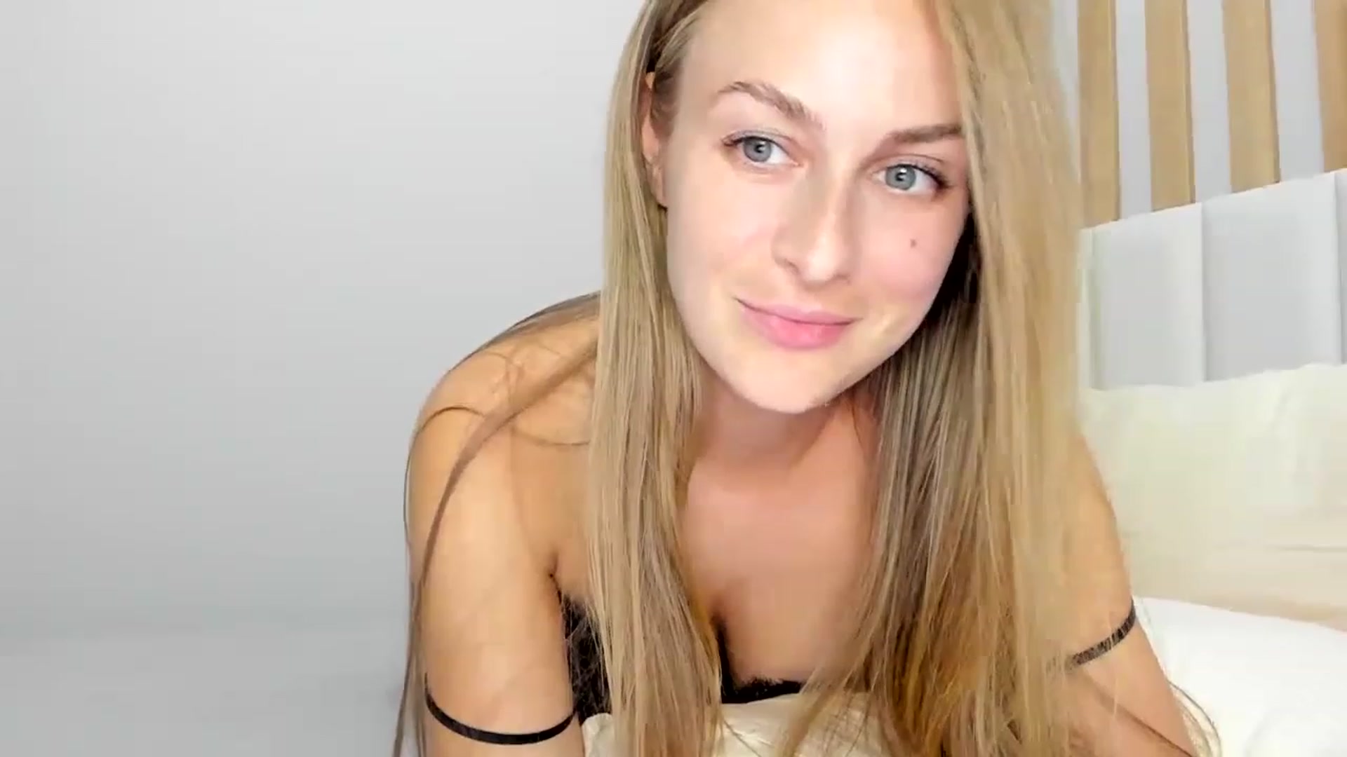Gallery image thumbnail from regular_girl's myfreecams stream on, 08/19/2023, 17:46 image 16 of 20