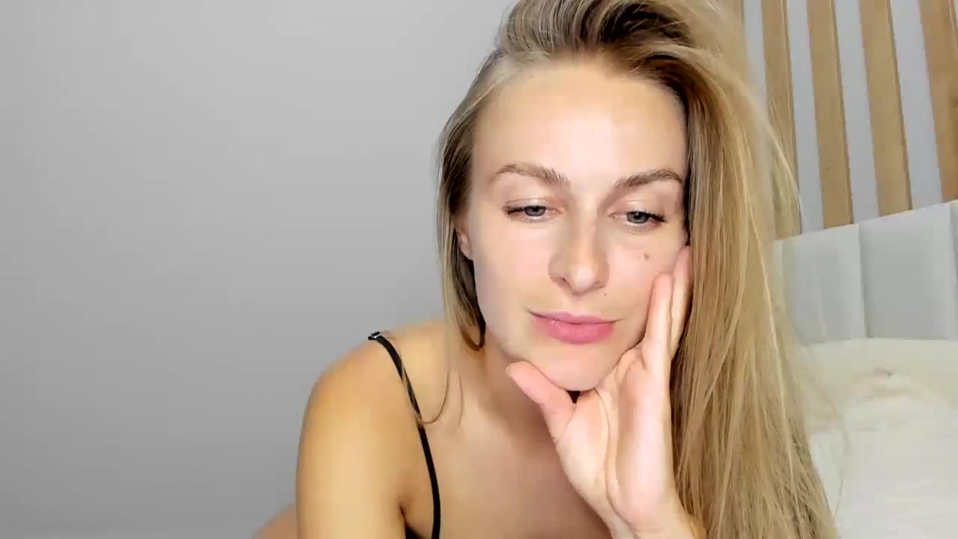 Gallery image thumbnail from regular_girl's myfreecams stream on, 08/26/2023, 18:08 image 6 of 20