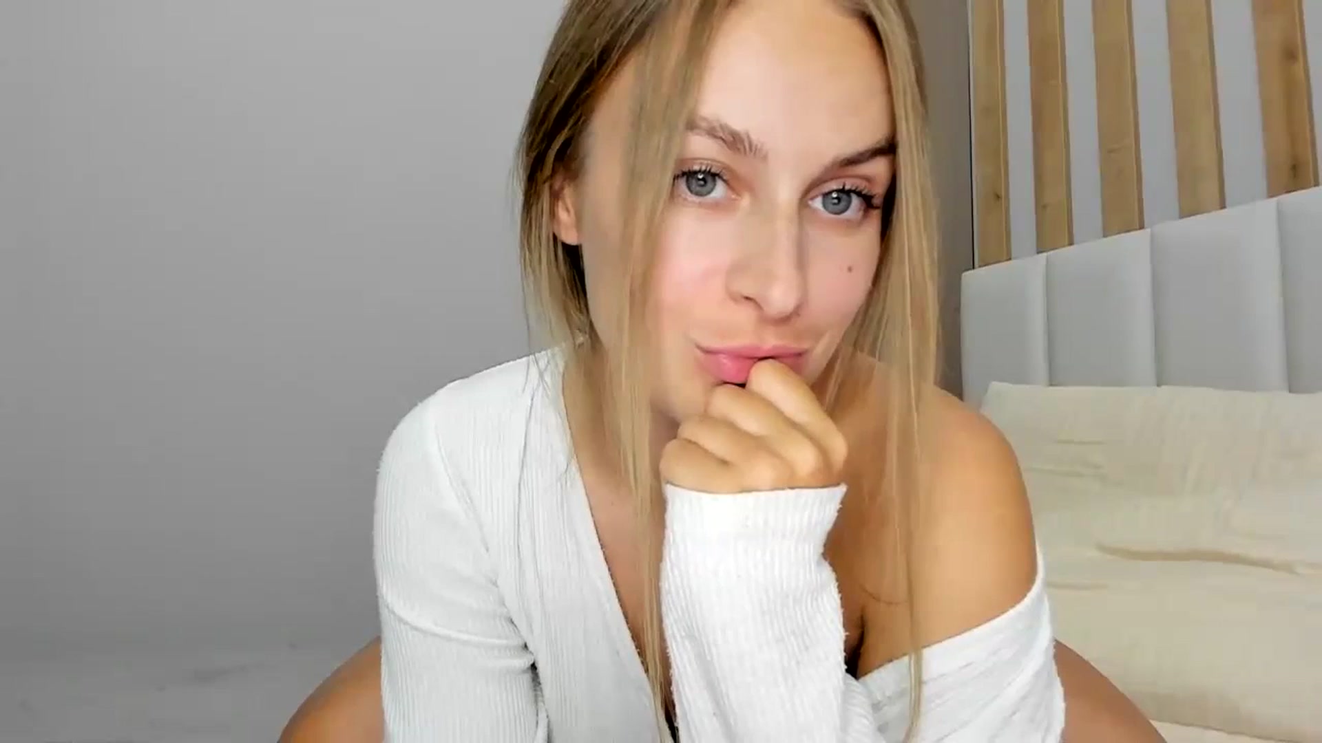Gallery image thumbnail from regular_girl's myfreecams stream on, 08/31/2023, 17:56 image 7 of 20