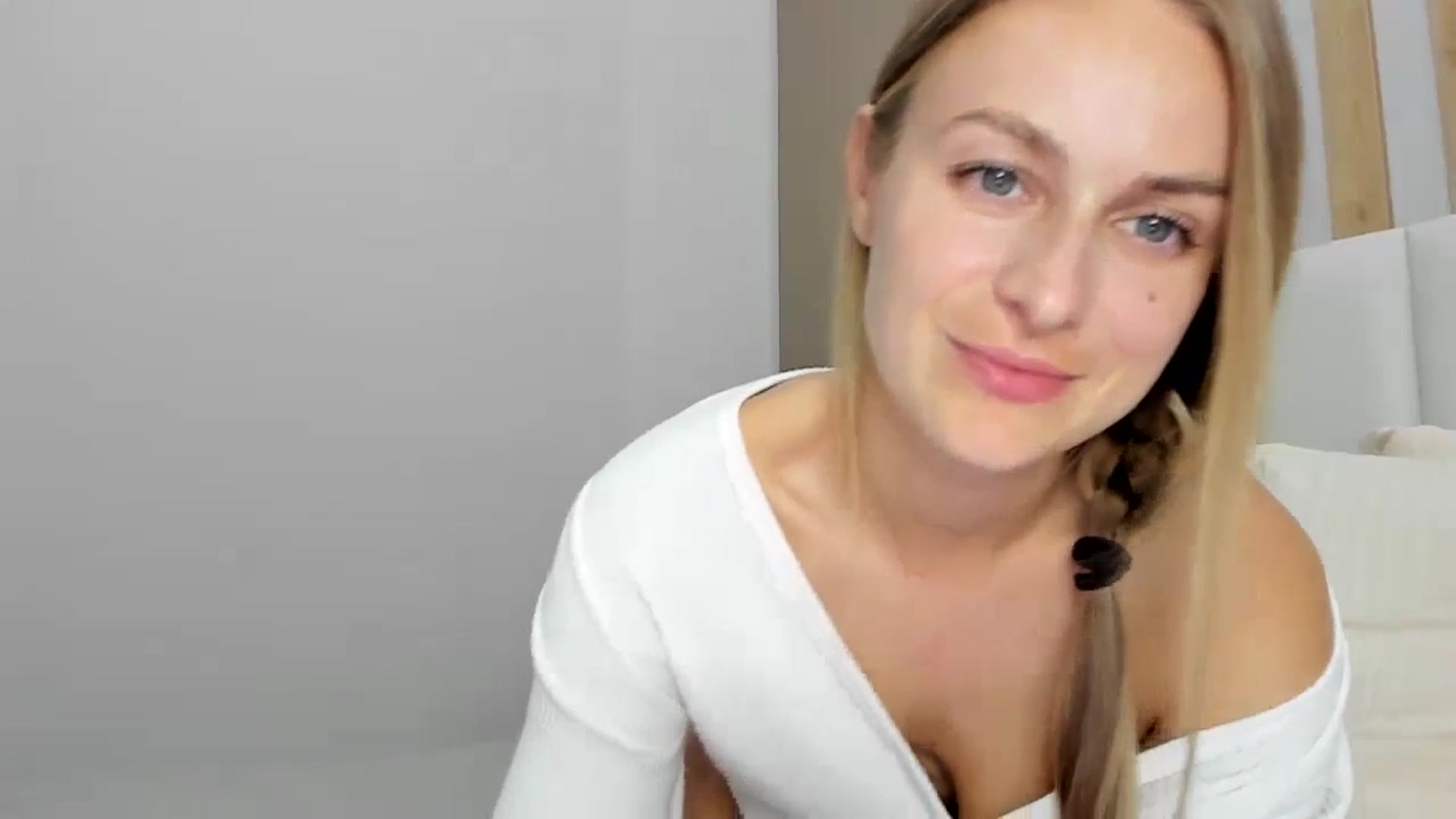 Gallery image thumbnail from regular_girl's myfreecams stream on, 08/31/2023, 17:56 image 17 of 20