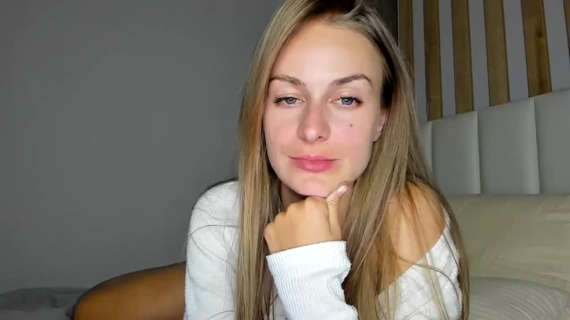 Gallery image thumbnail from regular_girl's myfreecams stream on, 09/14/2023, 20:08 image 5 of 20