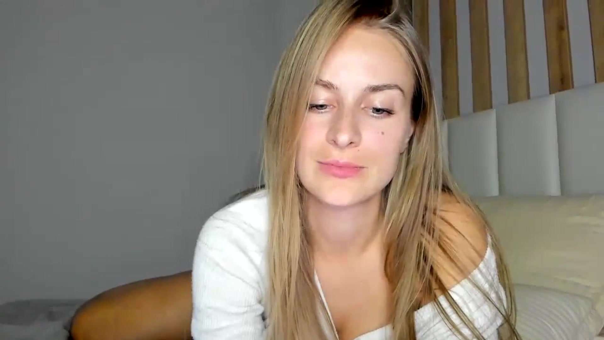 Gallery image thumbnail from regular_girl's myfreecams stream on, 09/14/2023, 20:08 image 6 of 20