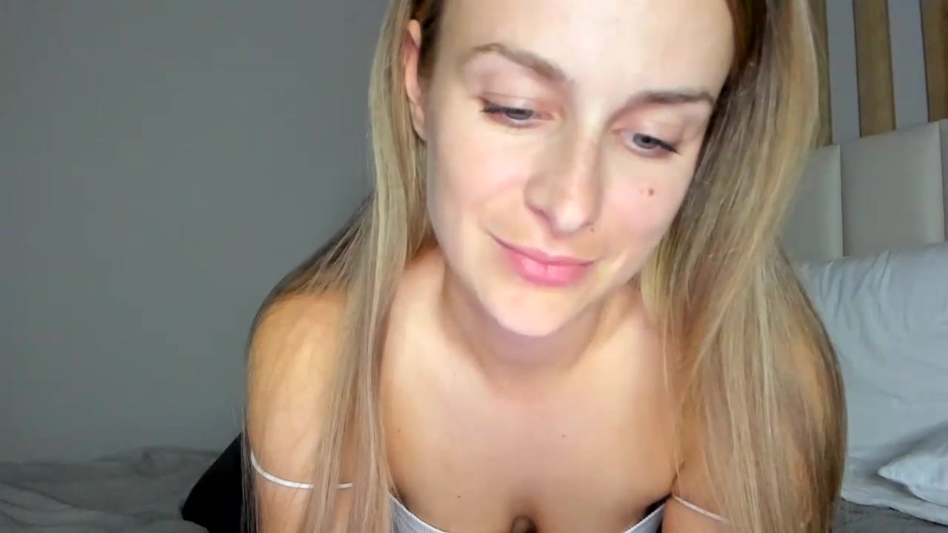 Gallery image thumbnail from regular_girl's myfreecams stream on, 09/27/2023, 20:33 image 16 of 20