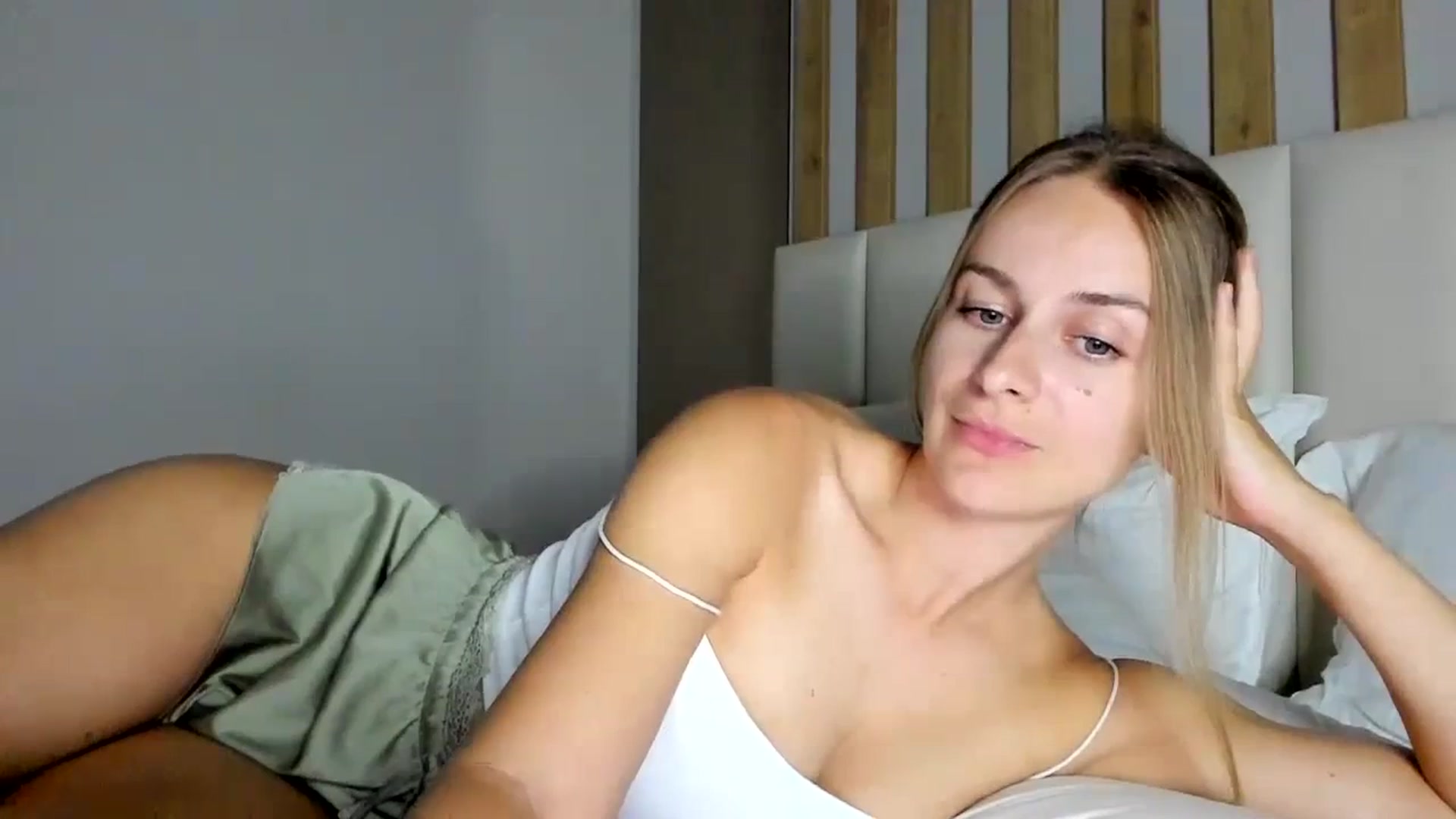 Gallery image thumbnail from regular_girl's myfreecams stream on, 09/29/2023, 19:12 image 16 of 20