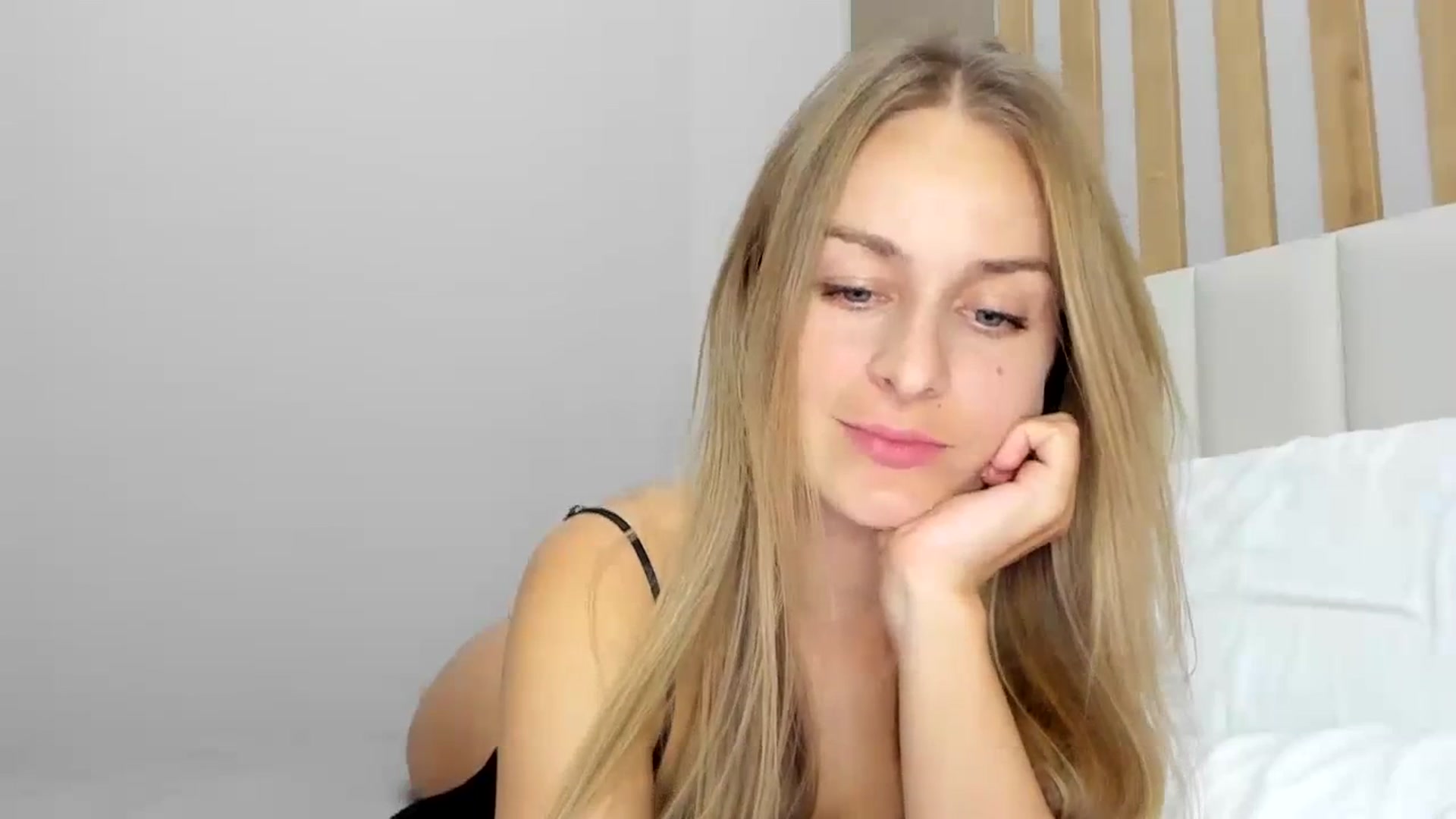Gallery image thumbnail from regular_girl's myfreecams stream on, 10/03/2023, 18:45 image 15 of 20