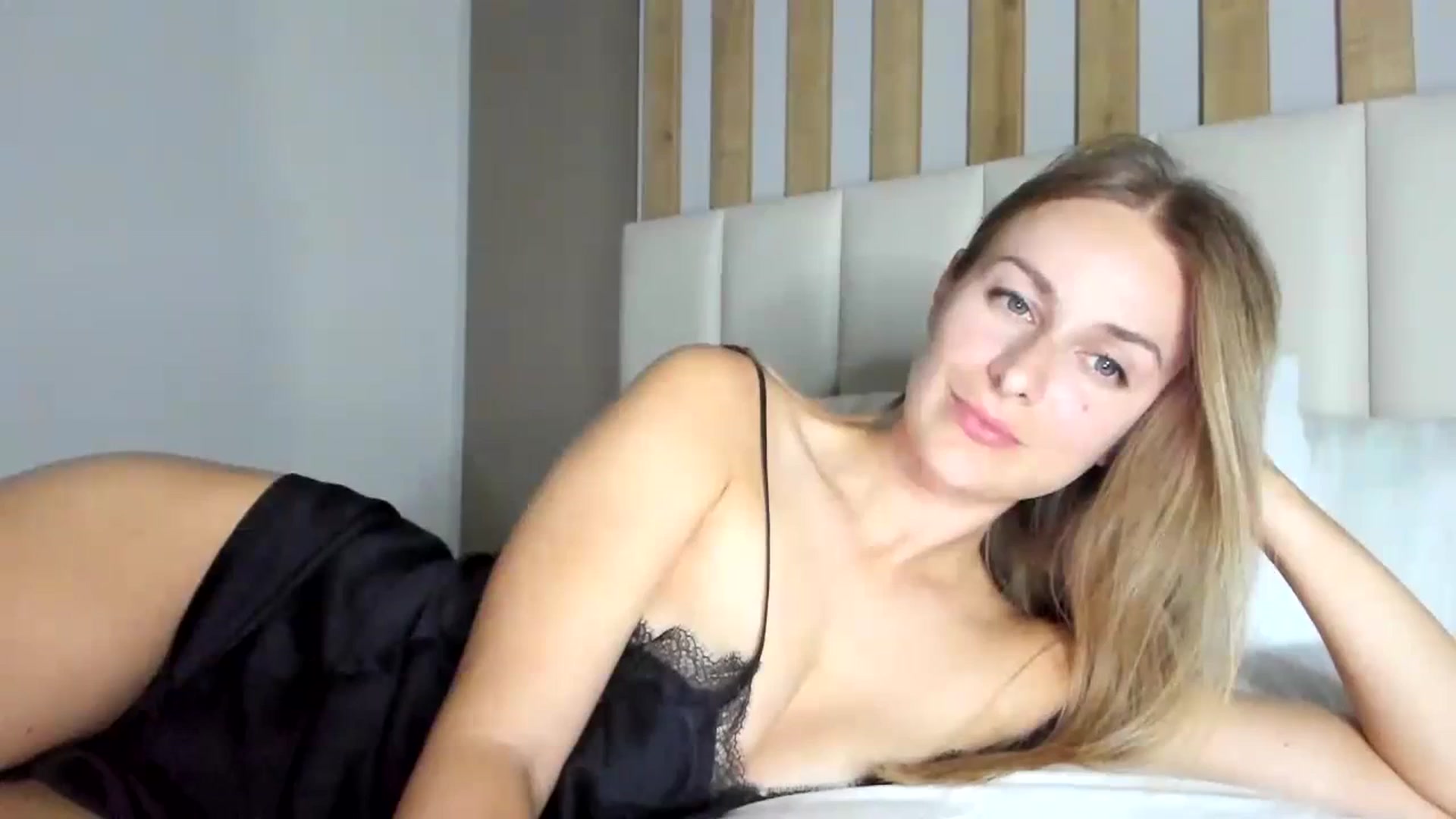 Gallery image thumbnail from regular_girl's myfreecams stream on, 10/03/2023, 20:41 image 8 of 20