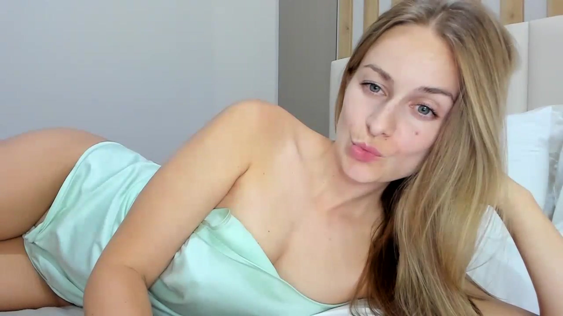 Gallery image thumbnail from regular_girl's myfreecams stream on, 10/05/2023, 19:46 image 7 of 20