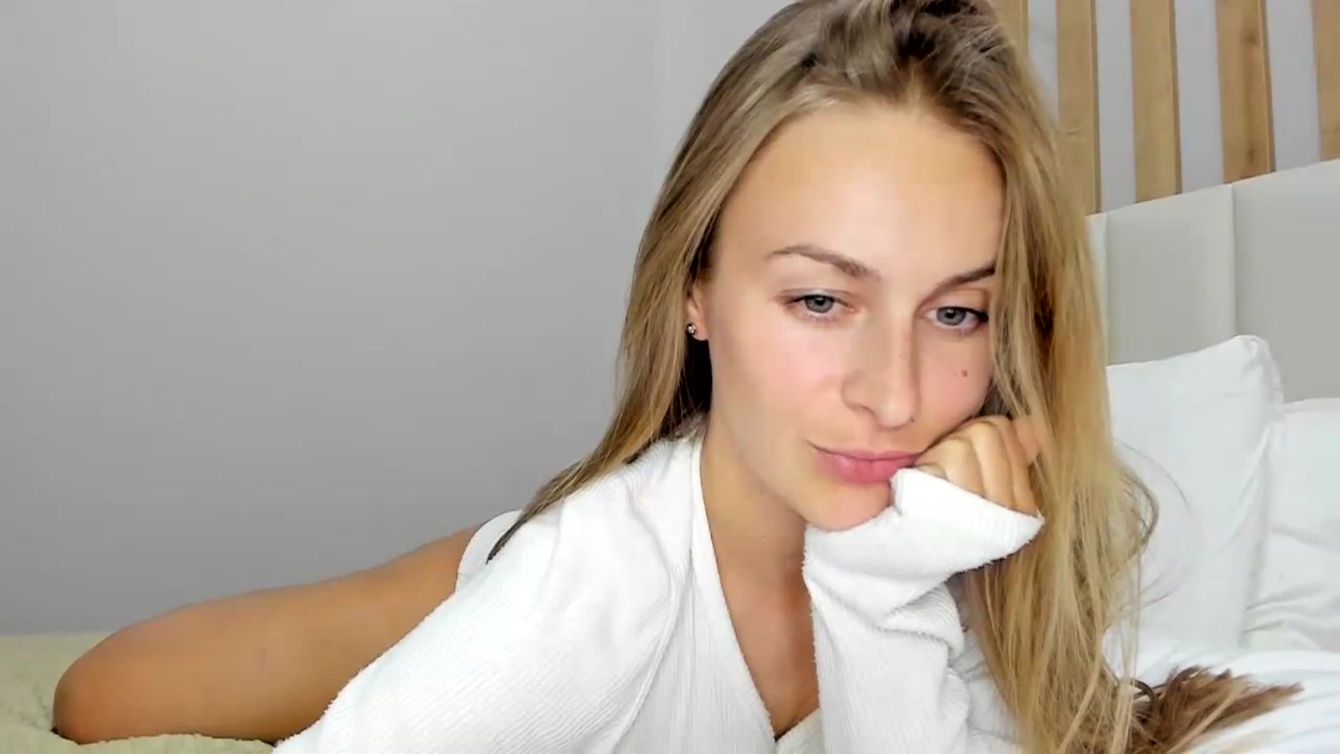 Gallery image thumbnail from regular_girl's myfreecams stream on, 10/06/2023, 18:59 image 16 of 20