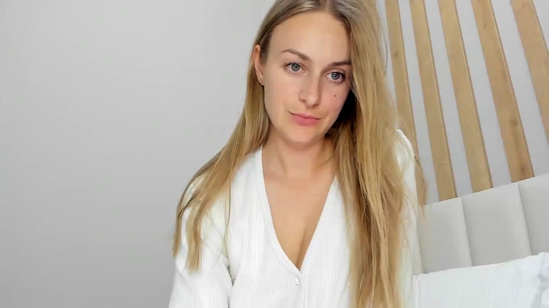 Gallery image thumbnail from regular_girl's myfreecams stream on, 10/06/2023, 18:59 image 19 of 20