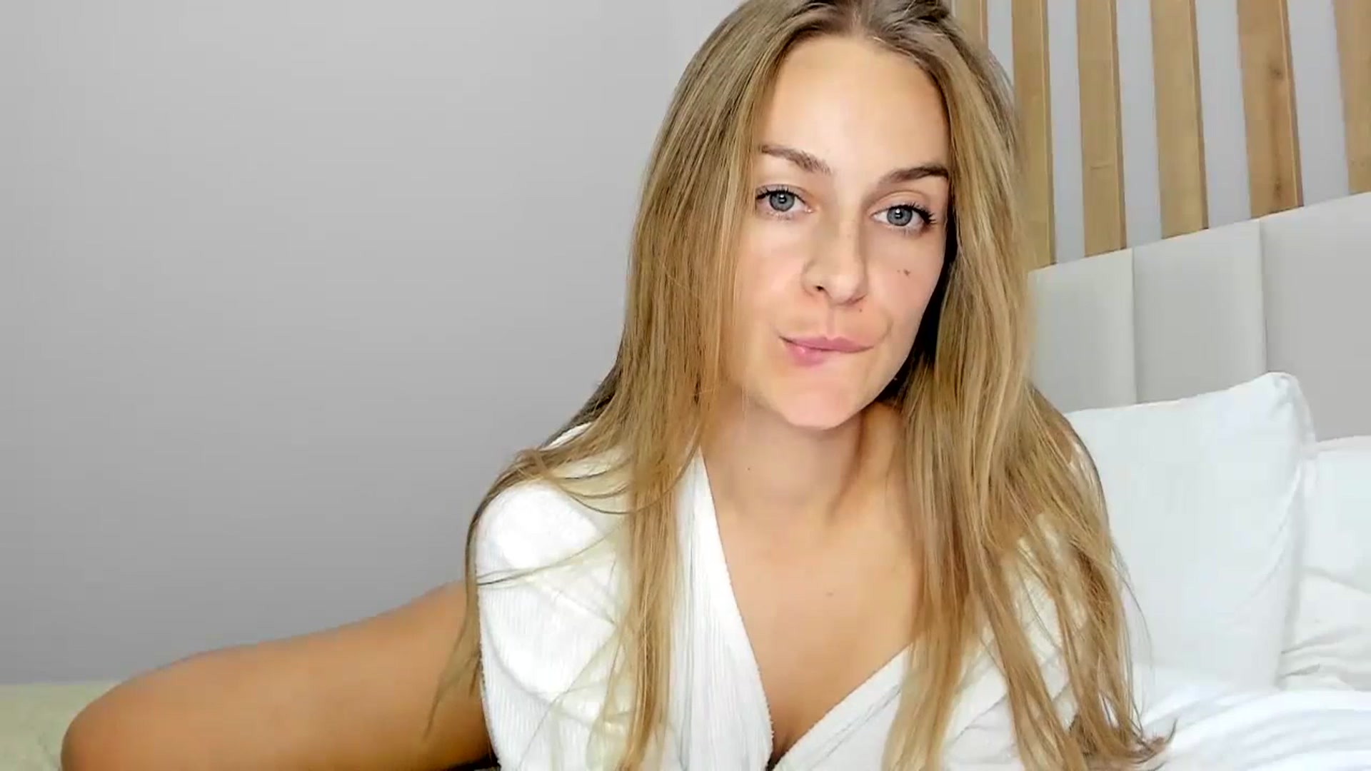 Gallery image thumbnail from regular_girl's myfreecams stream on, 10/06/2023, 18:59 image 17 of 20