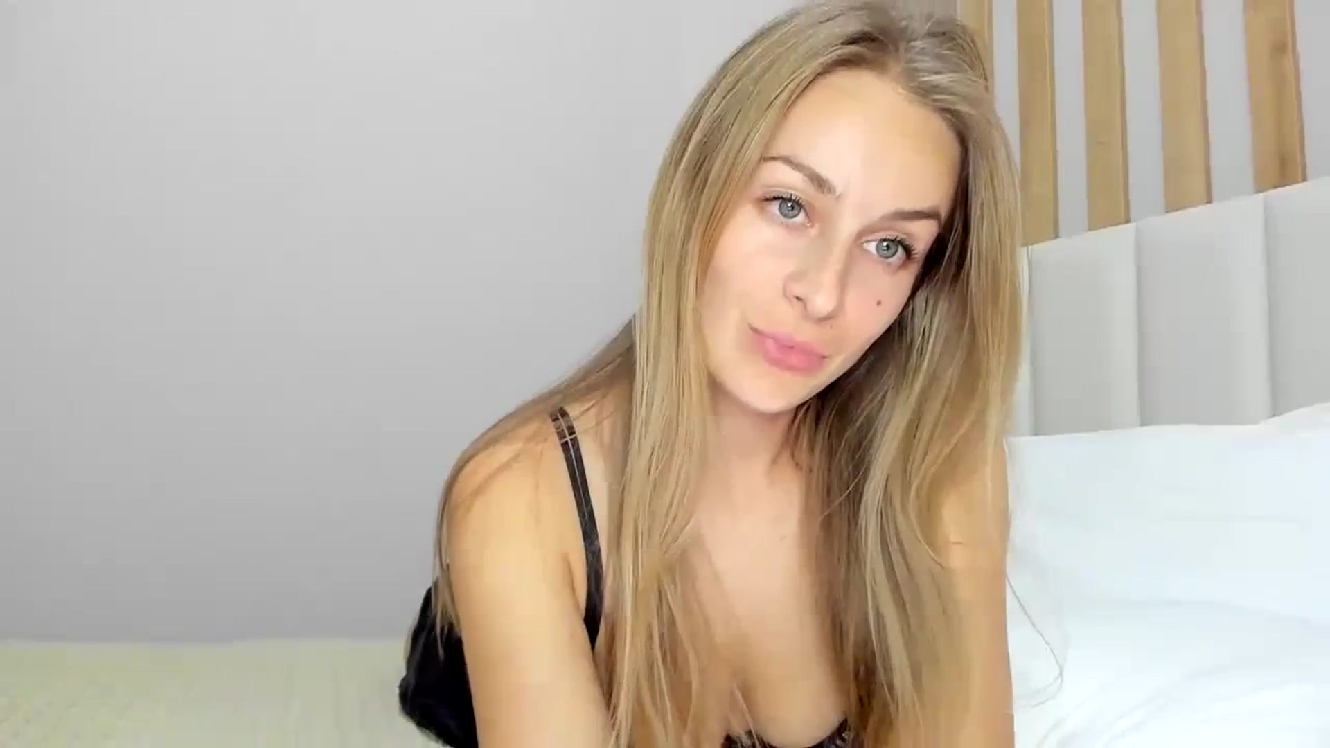 Gallery image thumbnail from regular_girl's myfreecams stream on, 10/07/2023, 17:57 image 10 of 20