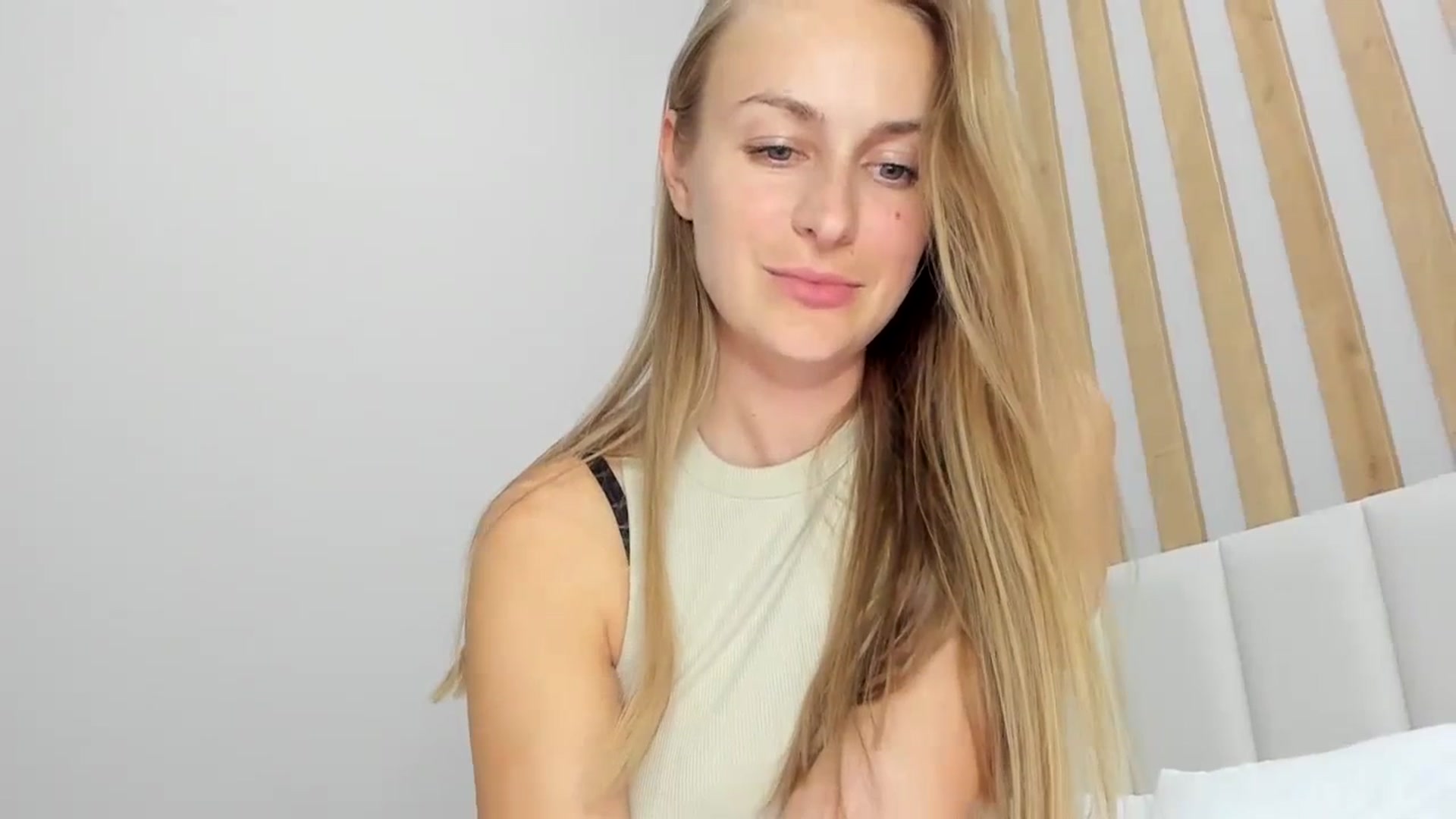 Gallery image thumbnail from regular_girl's myfreecams stream on, 10/07/2023, 18:59 image 18 of 20