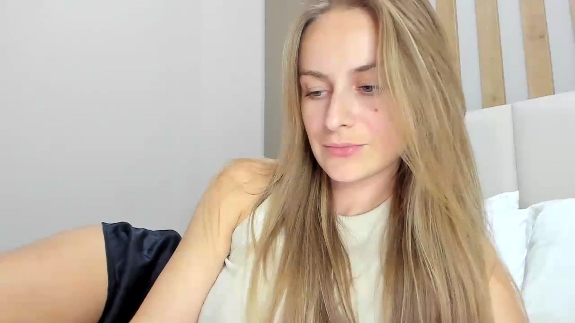 Gallery image thumbnail from regular_girl's myfreecams stream on, 10/07/2023, 18:59 image 9 of 20