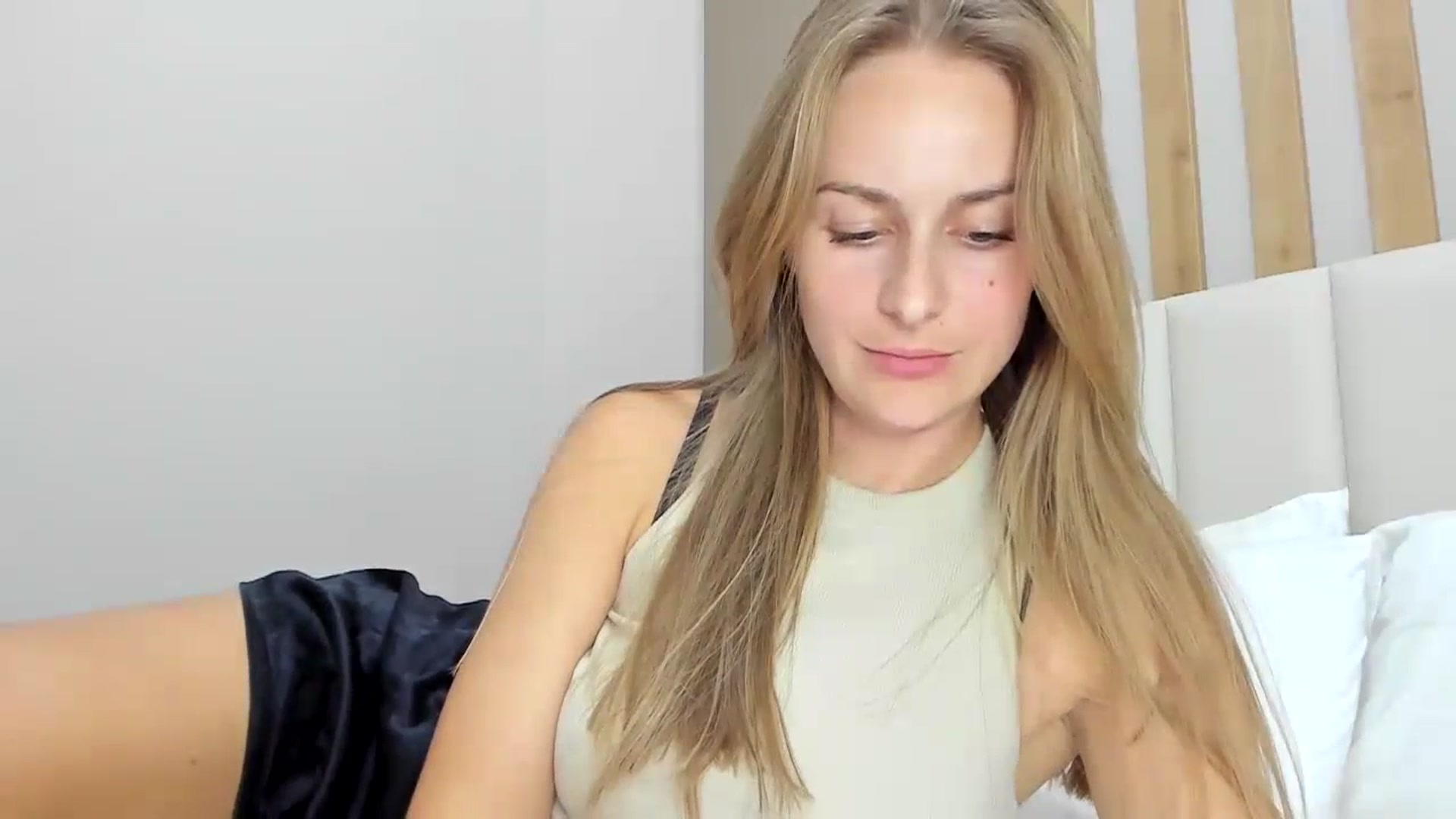 Gallery image thumbnail from regular_girl's myfreecams stream on, 10/07/2023, 18:59 image 6 of 20