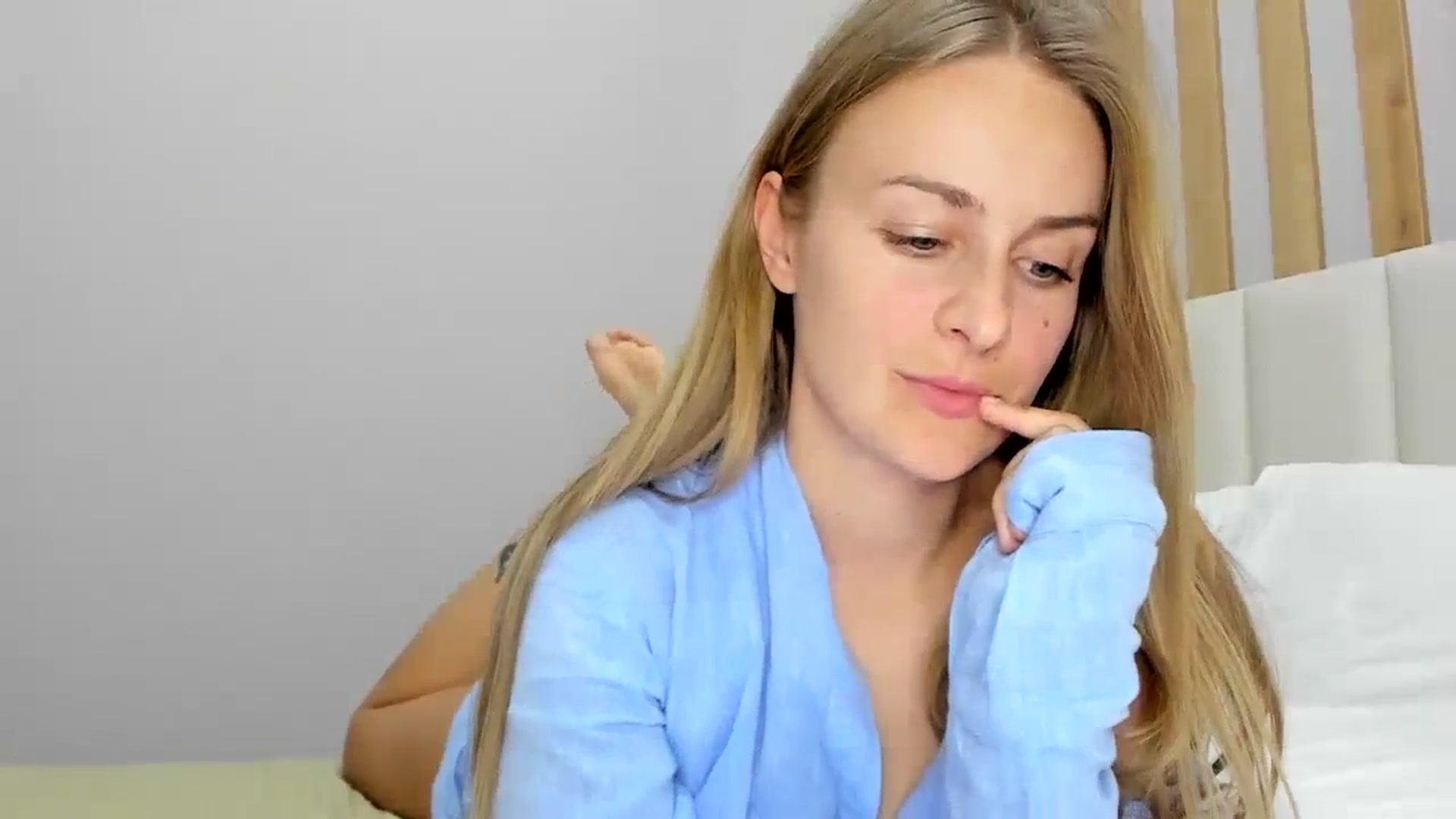 Gallery image thumbnail from regular_girl's myfreecams stream on, 10/21/2023, 17:32 image 6 of 20