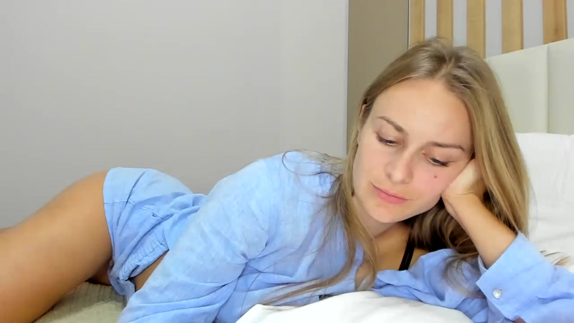 Gallery image thumbnail from regular_girl's myfreecams stream on, 10/21/2023, 18:04 image 19 of 20
