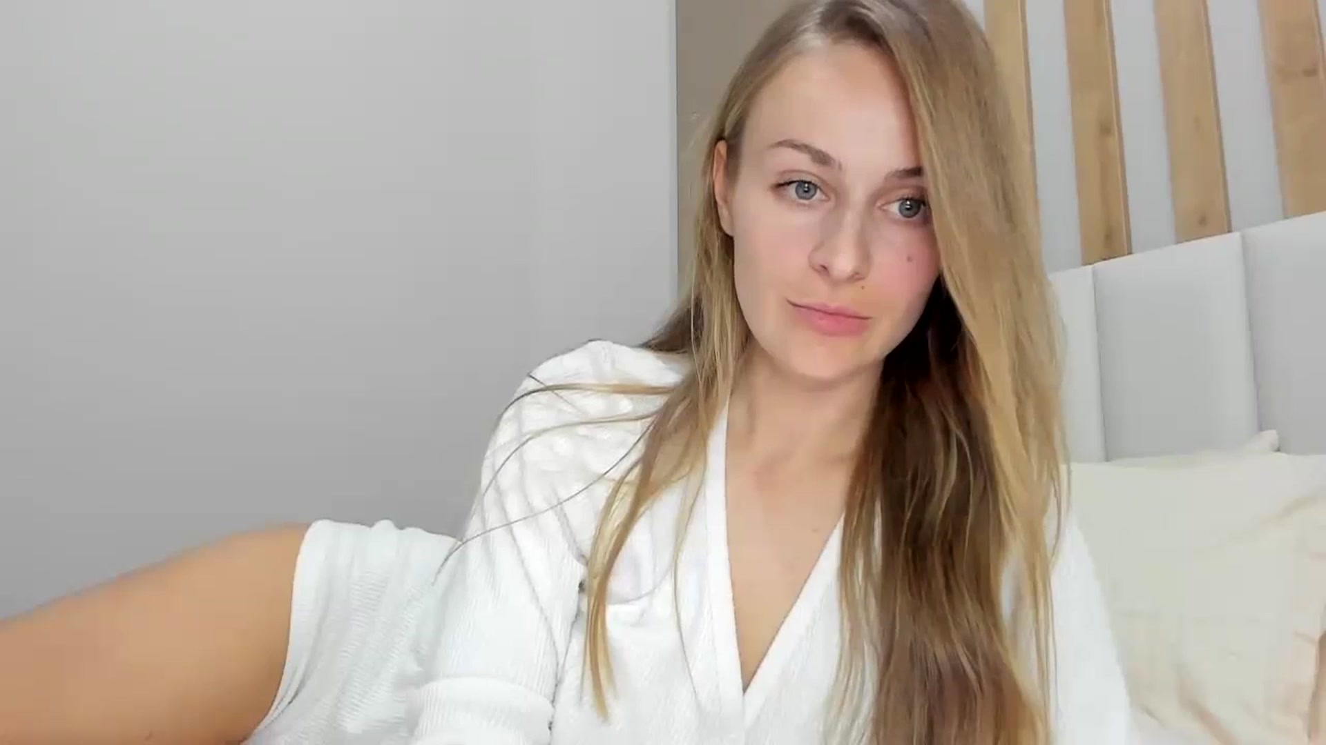 Gallery image thumbnail from regular_girl's myfreecams stream on, 10/24/2023, 18:04 image 1 of 20