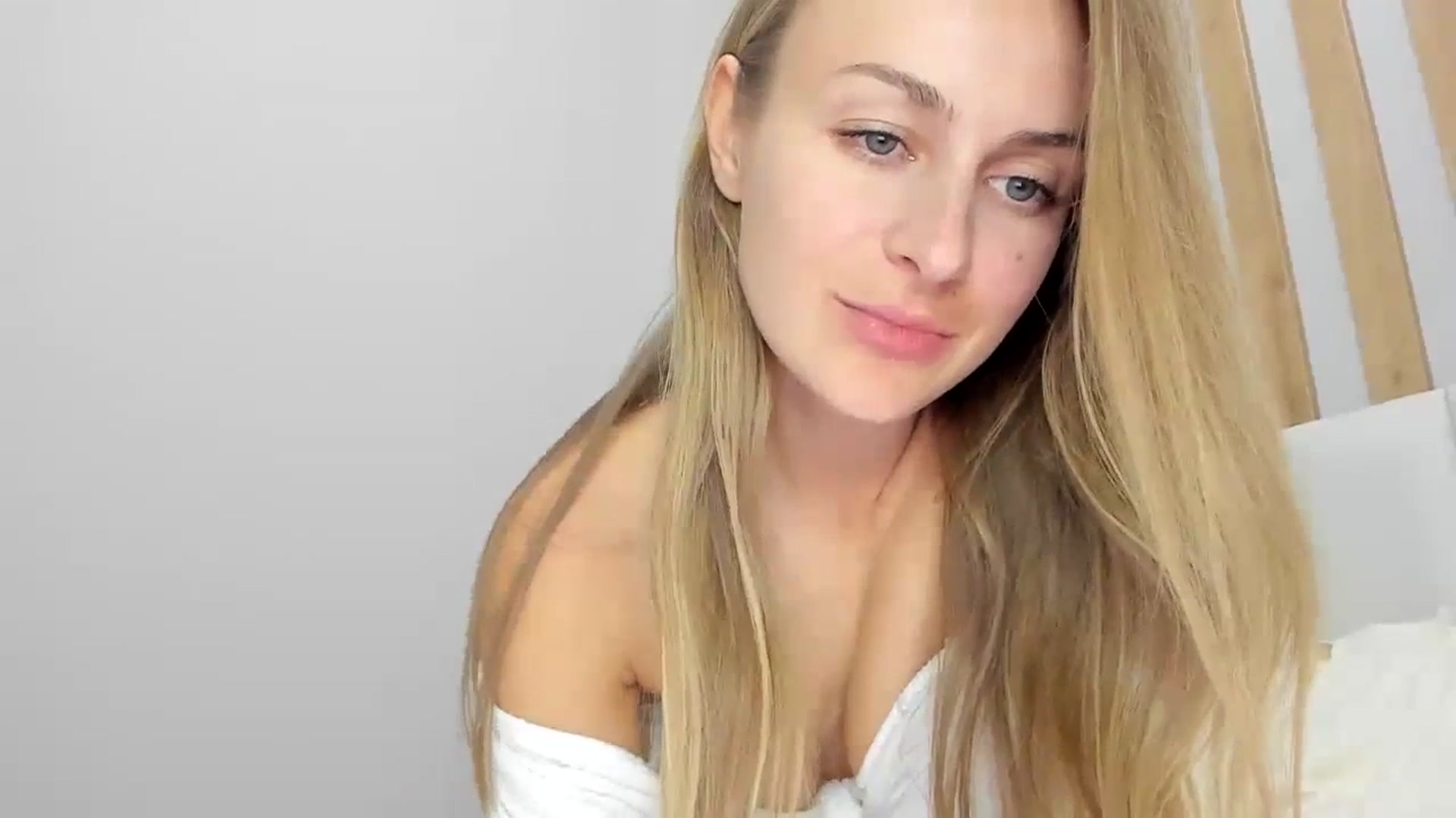 Gallery image thumbnail from regular_girl's myfreecams stream on, 10/24/2023, 18:04 image 19 of 20