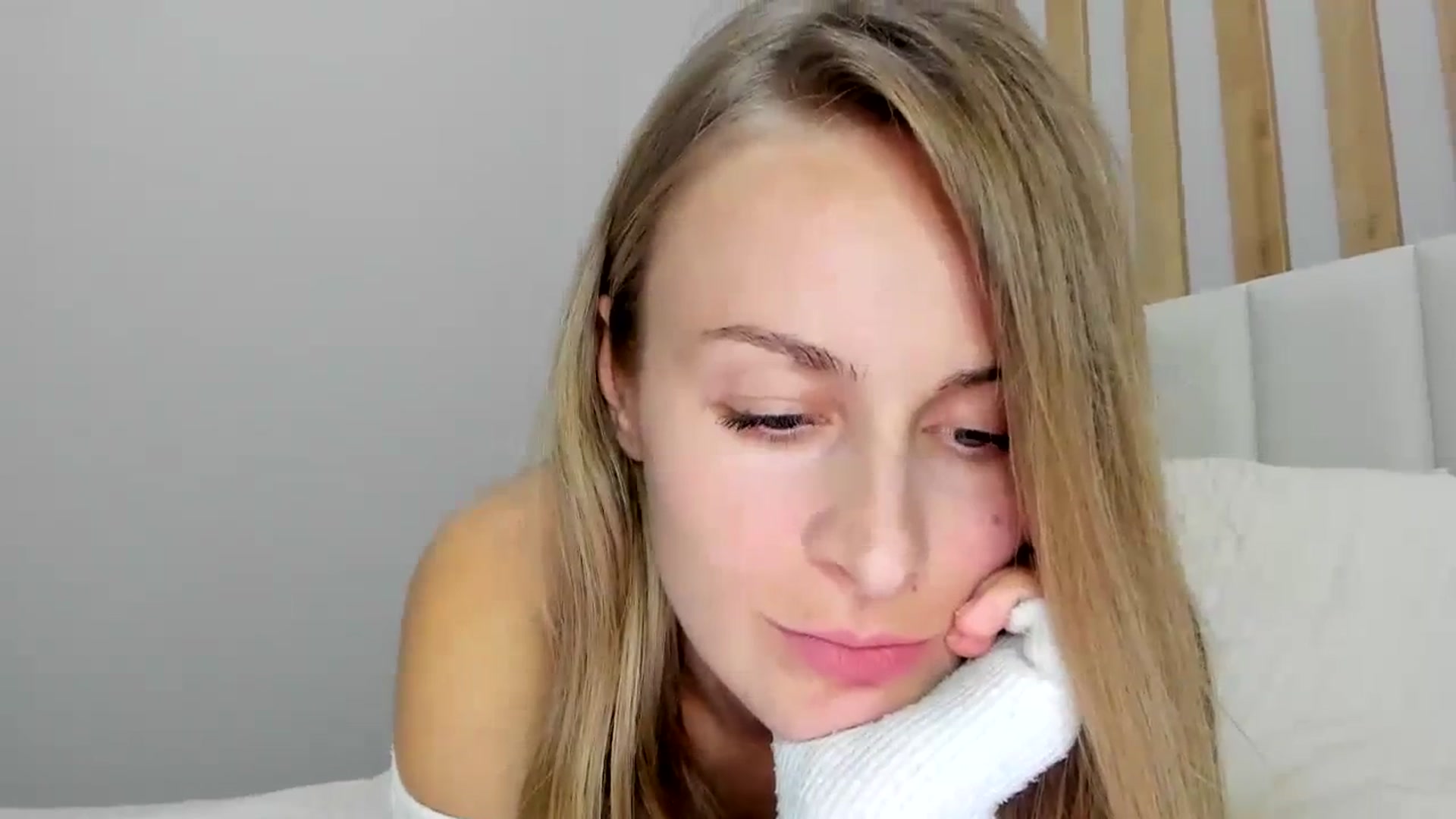 Gallery image thumbnail from regular_girl's myfreecams stream on, 10/24/2023, 18:04 image 17 of 20