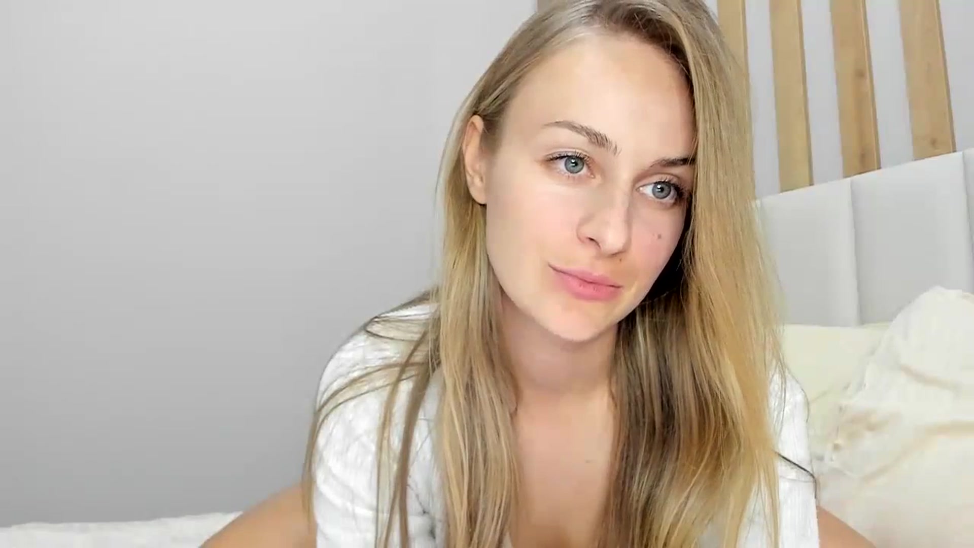 Gallery image thumbnail from regular_girl's myfreecams stream on, 10/24/2023, 18:04 image 4 of 20