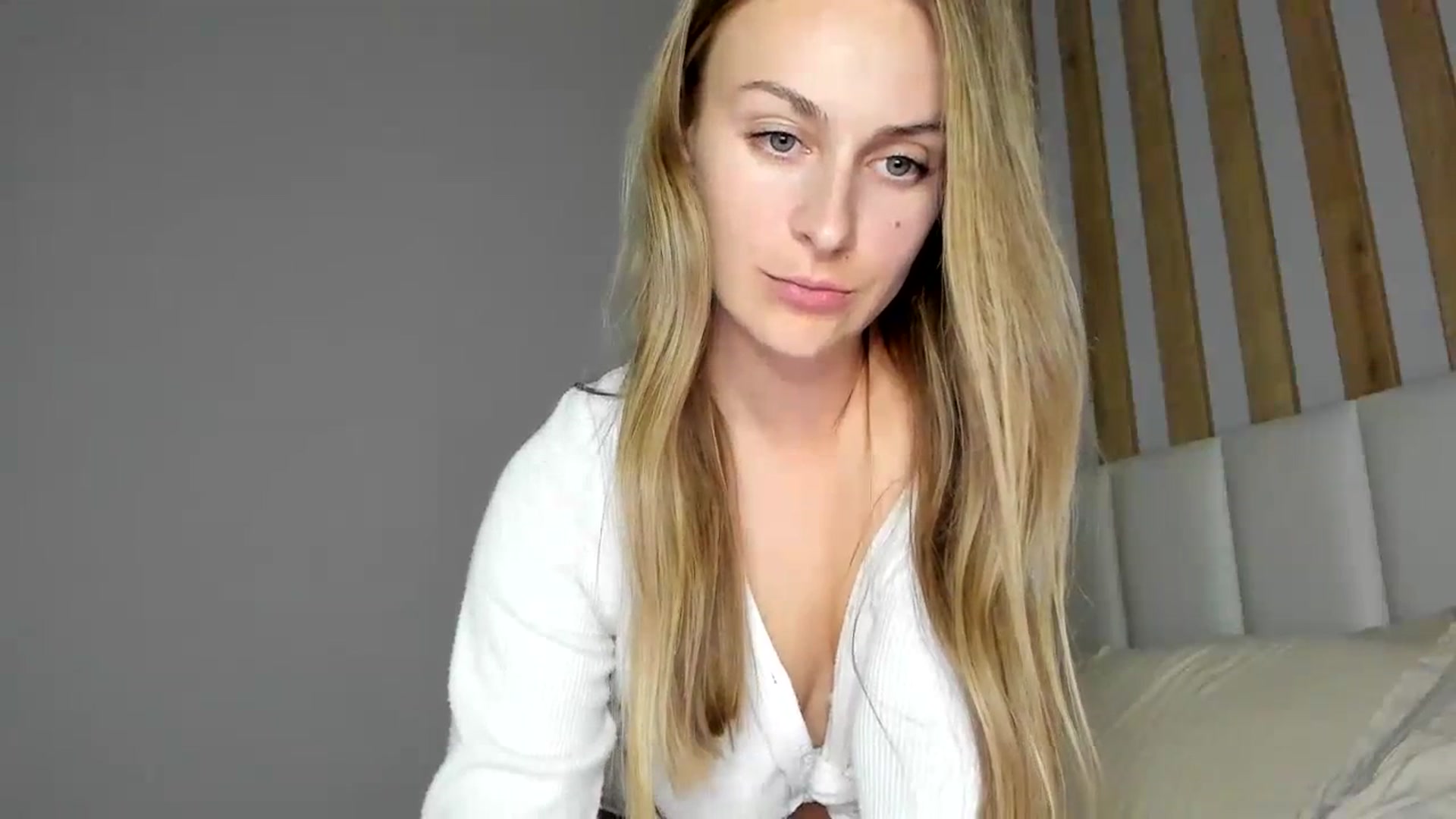Gallery image thumbnail from regular_girl's myfreecams stream on, 10/24/2023, 19:59 image 12 of 20